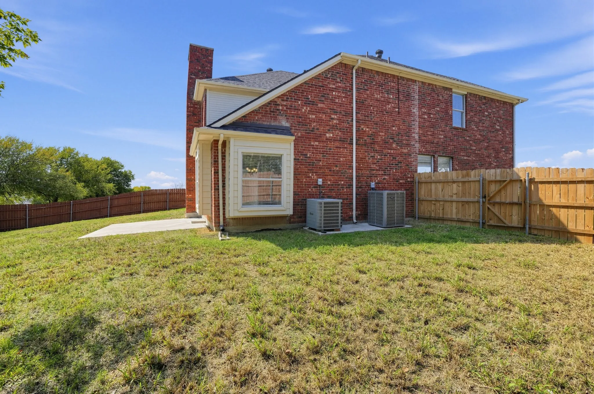 Single Family Residence For Sale in Dallas County , 6408 Canyon Lake Drive, Dallas, Texas 75249, 4 Bedroom, 4 Bathroom, 2 Garage spaces, 3,339 Sqft, built in 2001, mls#21409948, Real Estate Agent in Dallas, Homes For Sale in Dallas county, Homes For Sale in Dallas, Realtor in Dallas Texas, Real Estate Brokerage Independent Realty Texas, Luminita Cordes Realtor