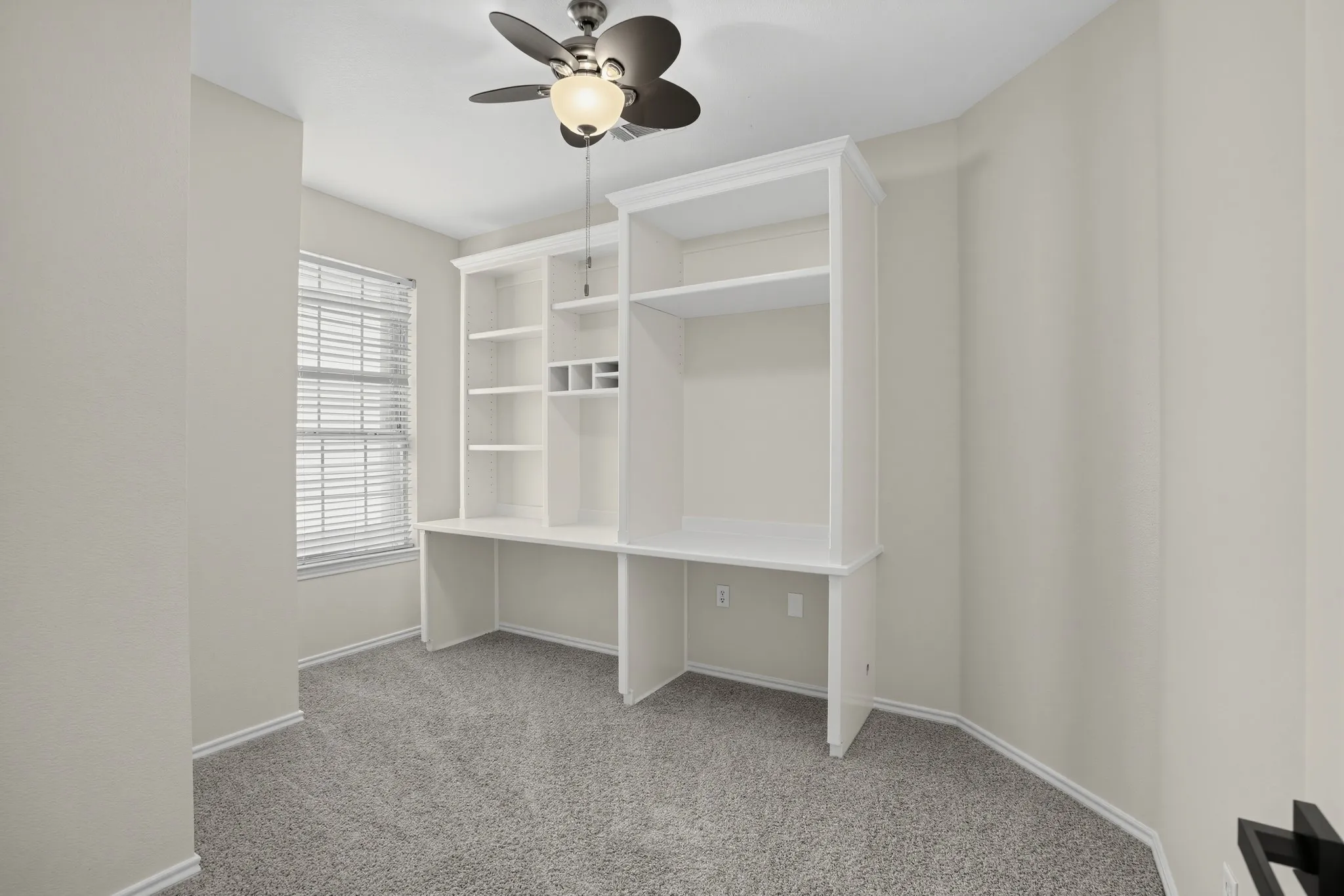 Single Family Residence For Sale in Dallas County , 6408 Canyon Lake Drive, Dallas, Texas 75249, 4 Bedroom, 4 Bathroom, 2 Garage spaces, 3,339 Sqft, built in 2001, mls#21409948, Real Estate Agent in Dallas, Homes For Sale in Dallas county, Homes For Sale in Dallas, Realtor in Dallas Texas, Real Estate Brokerage Independent Realty Texas, Luminita Cordes Realtor