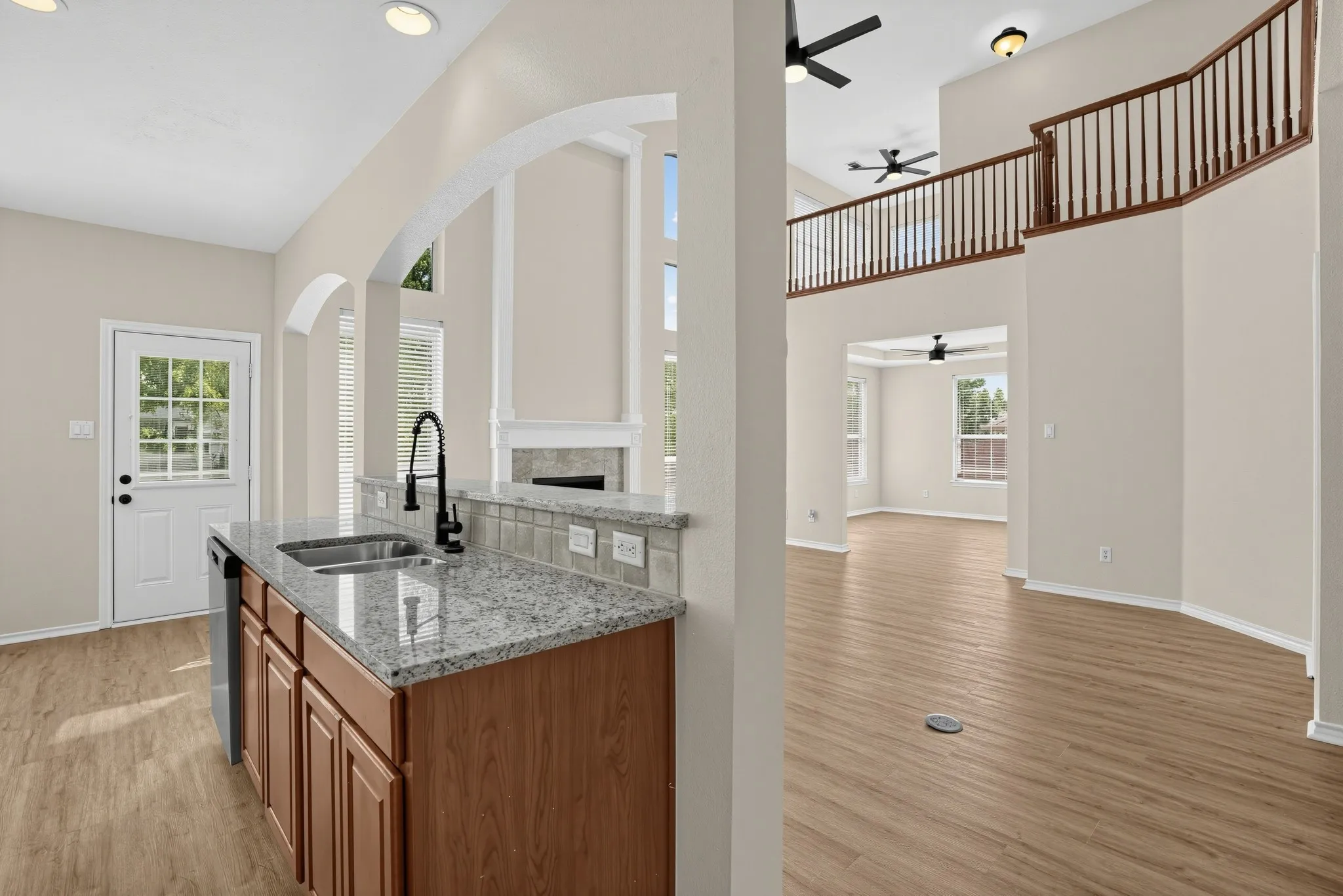 Single Family Residence For Sale in Dallas County , 6408 Canyon Lake Drive, Dallas, Texas 75249, 4 Bedroom, 4 Bathroom, 2 Garage spaces, 3,339 Sqft, built in 2001, mls#21409948, Real Estate Agent in Dallas, Homes For Sale in Dallas county, Homes For Sale in Dallas, Realtor in Dallas Texas, Real Estate Brokerage Independent Realty Texas, Luminita Cordes Realtor