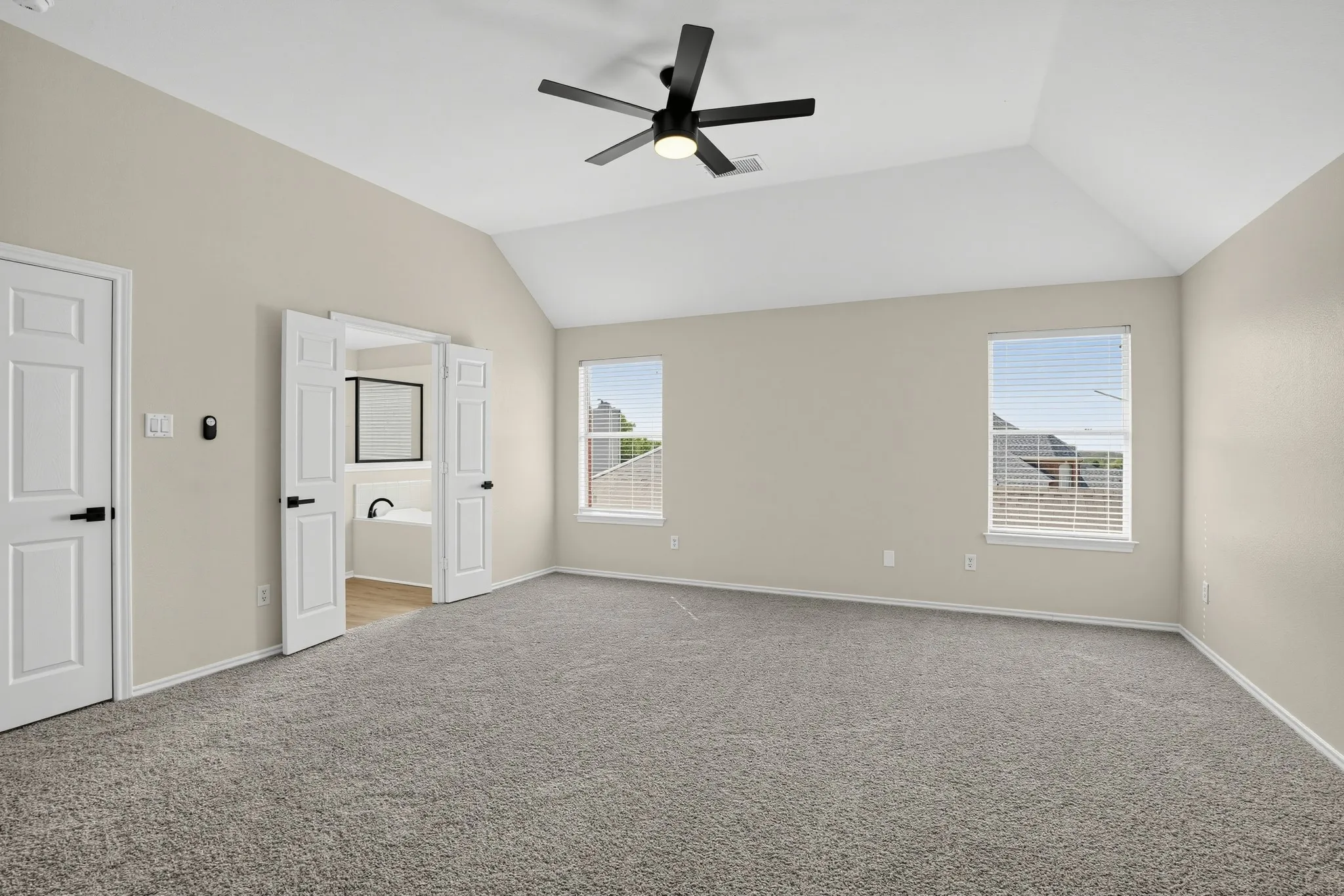 Single Family Residence For Sale in Dallas County , 6408 Canyon Lake Drive, Dallas, Texas 75249, 4 Bedroom, 4 Bathroom, 2 Garage spaces, 3,339 Sqft, built in 2001, mls#21409948, Real Estate Agent in Dallas, Homes For Sale in Dallas county, Homes For Sale in Dallas, Realtor in Dallas Texas, Real Estate Brokerage Independent Realty Texas, Luminita Cordes Realtor