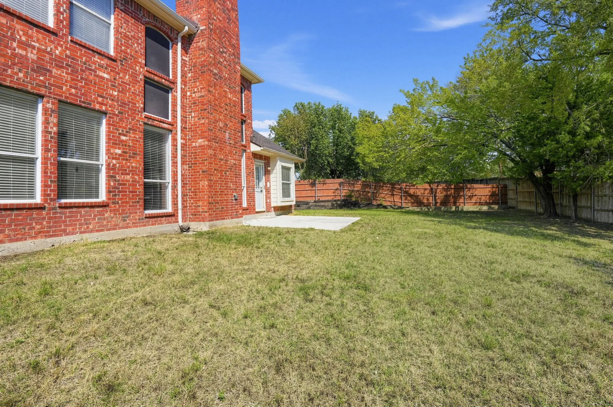 Single Family Residence For Sale in Dallas County , 6408 Canyon Lake Drive, Dallas, Texas 75249, 4 Bedroom, 4 Bathroom, 2 Garage spaces, 3,339 Sqft, built in 2001, mls#21409948, Real Estate Agent in Dallas, Homes For Sale in Dallas county, Homes For Sale in Dallas, Realtor in Dallas Texas, Real Estate Brokerage Independent Realty Texas, Luminita Cordes Realtor