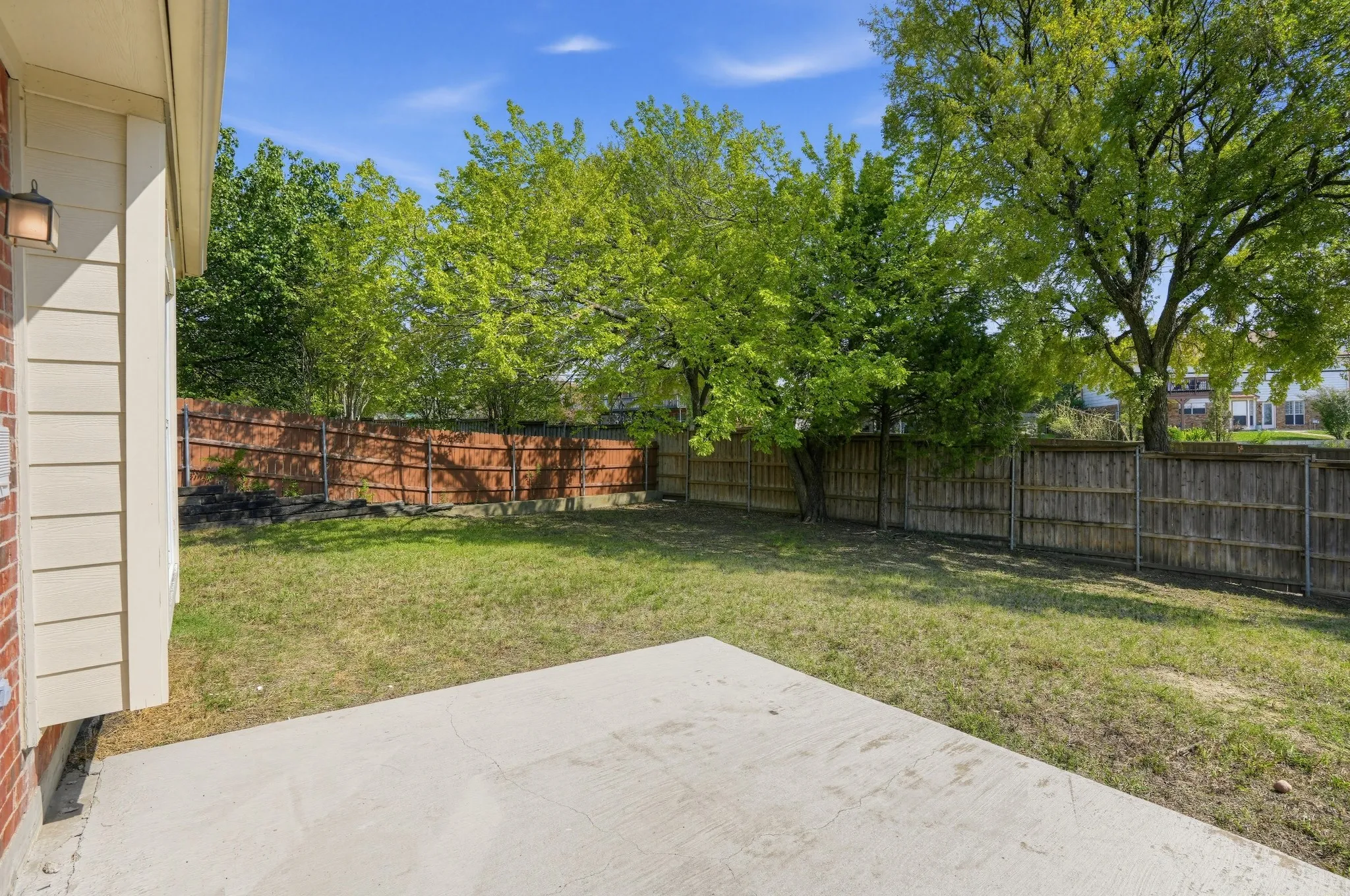 Single Family Residence For Sale in Dallas County , 6408 Canyon Lake Drive, Dallas, Texas 75249, 4 Bedroom, 4 Bathroom, 2 Garage spaces, 3,339 Sqft, built in 2001, mls#21409948, Real Estate Agent in Dallas, Homes For Sale in Dallas county, Homes For Sale in Dallas, Realtor in Dallas Texas, Real Estate Brokerage Independent Realty Texas, Luminita Cordes Realtor