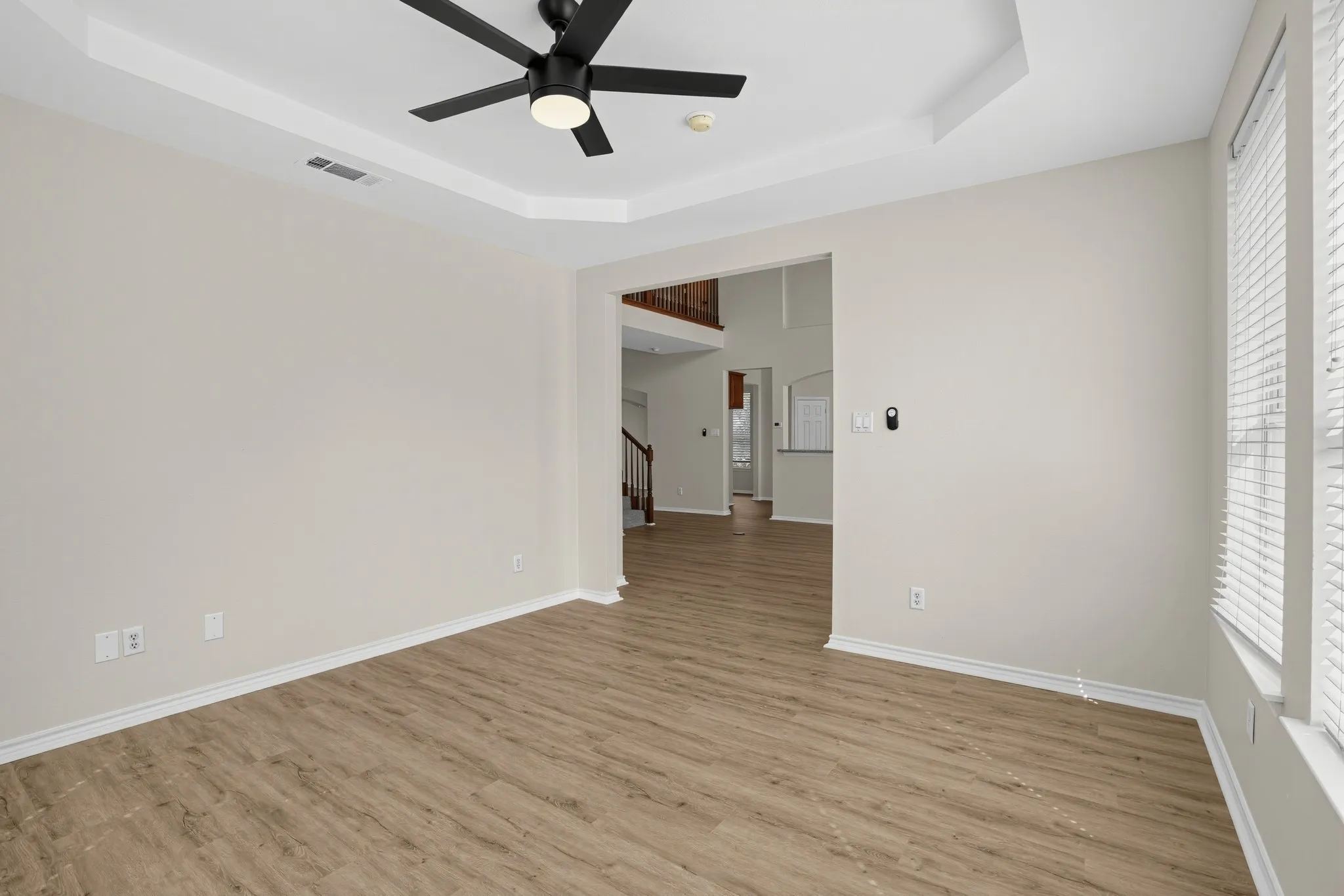 Single Family Residence For Sale in Dallas County , 6408 Canyon Lake Drive, Dallas, Texas 75249, 4 Bedroom, 4 Bathroom, 2 Garage spaces, 3,339 Sqft, built in 2001, mls#21409948, Real Estate Agent in Dallas, Homes For Sale in Dallas county, Homes For Sale in Dallas, Realtor in Dallas Texas, Real Estate Brokerage Independent Realty Texas, Luminita Cordes Realtor