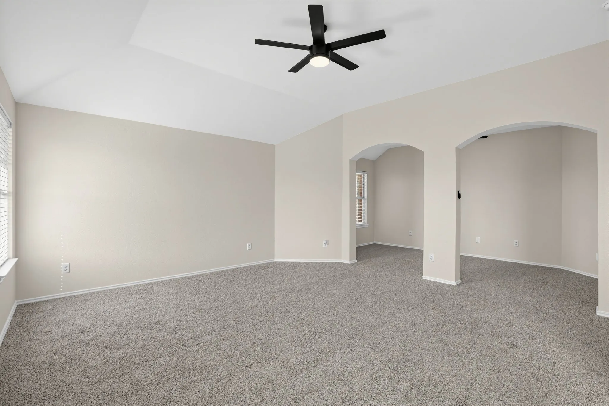Single Family Residence For Sale in Dallas County , 6408 Canyon Lake Drive, Dallas, Texas 75249, 4 Bedroom, 4 Bathroom, 2 Garage spaces, 3,339 Sqft, built in 2001, mls#21409948, Real Estate Agent in Dallas, Homes For Sale in Dallas county, Homes For Sale in Dallas, Realtor in Dallas Texas, Real Estate Brokerage Independent Realty Texas, Luminita Cordes Realtor