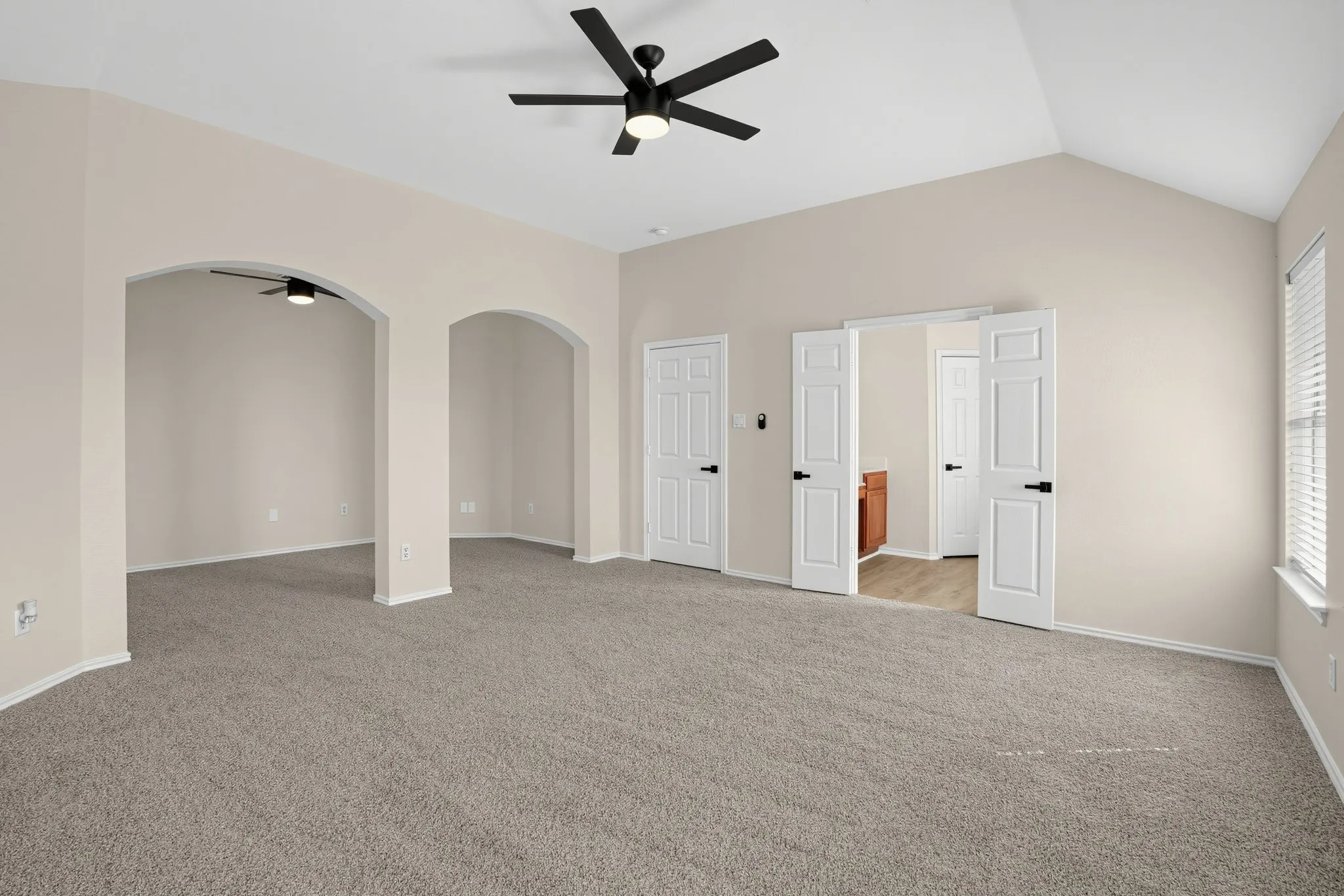 Single Family Residence For Sale in Dallas County , 6408 Canyon Lake Drive, Dallas, Texas 75249, 4 Bedroom, 4 Bathroom, 2 Garage spaces, 3,339 Sqft, built in 2001, mls#21409948, Real Estate Agent in Dallas, Homes For Sale in Dallas county, Homes For Sale in Dallas, Realtor in Dallas Texas, Real Estate Brokerage Independent Realty Texas, Luminita Cordes Realtor