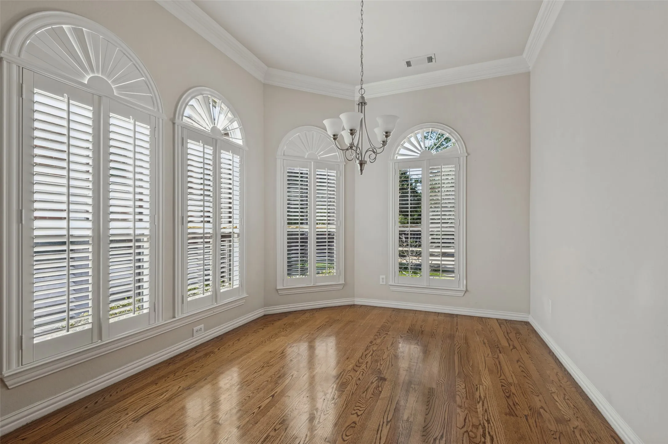 Single Family Residence For Sale in Dallas County , 1014 Ricci Court, Irving, Texas 75062, 4 Bedroom, 4 Bathroom, 2 Garage spaces, 3,039 Sqft, built in 2003, mls#21409908, Real Estate Agent in Irving, Homes For Sale in Dallas county, Homes For Sale in Irving, Realtor in Irving Texas, Real Estate Brokerage Independent Realty Texas, Luminita Cordes Realtor