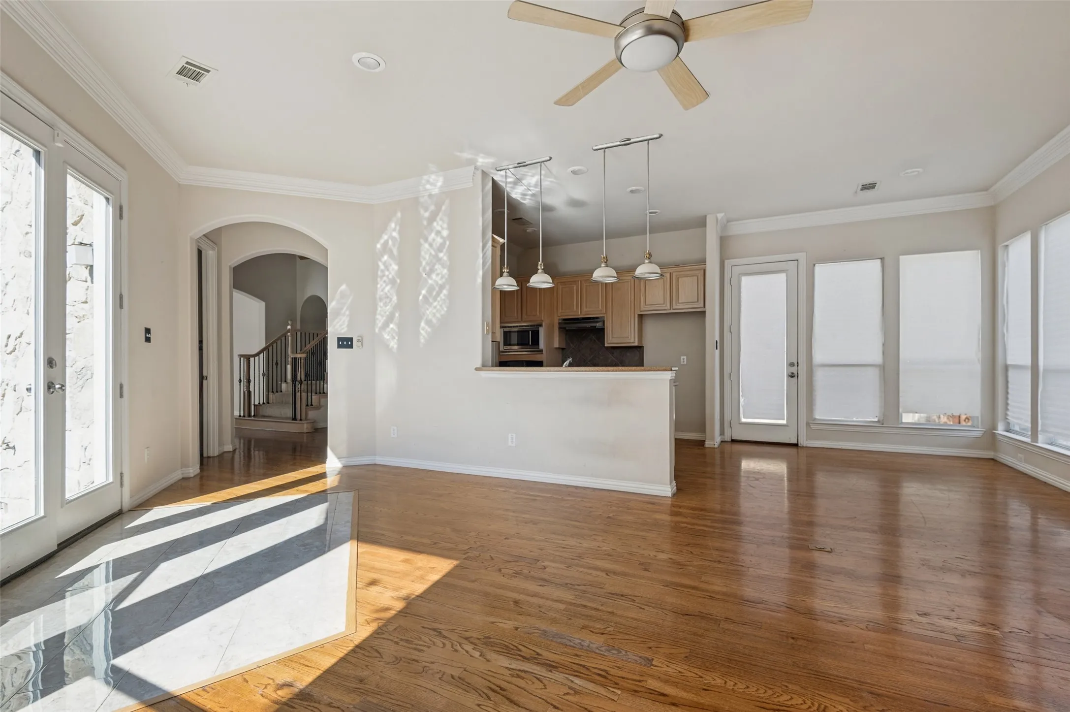 Single Family Residence For Sale in Dallas County , 1014 Ricci Court, Irving, Texas 75062, 4 Bedroom, 4 Bathroom, 2 Garage spaces, 3,039 Sqft, built in 2003, mls#21409908, Real Estate Agent in Irving, Homes For Sale in Dallas county, Homes For Sale in Irving, Realtor in Irving Texas, Real Estate Brokerage Independent Realty Texas, Luminita Cordes Realtor
