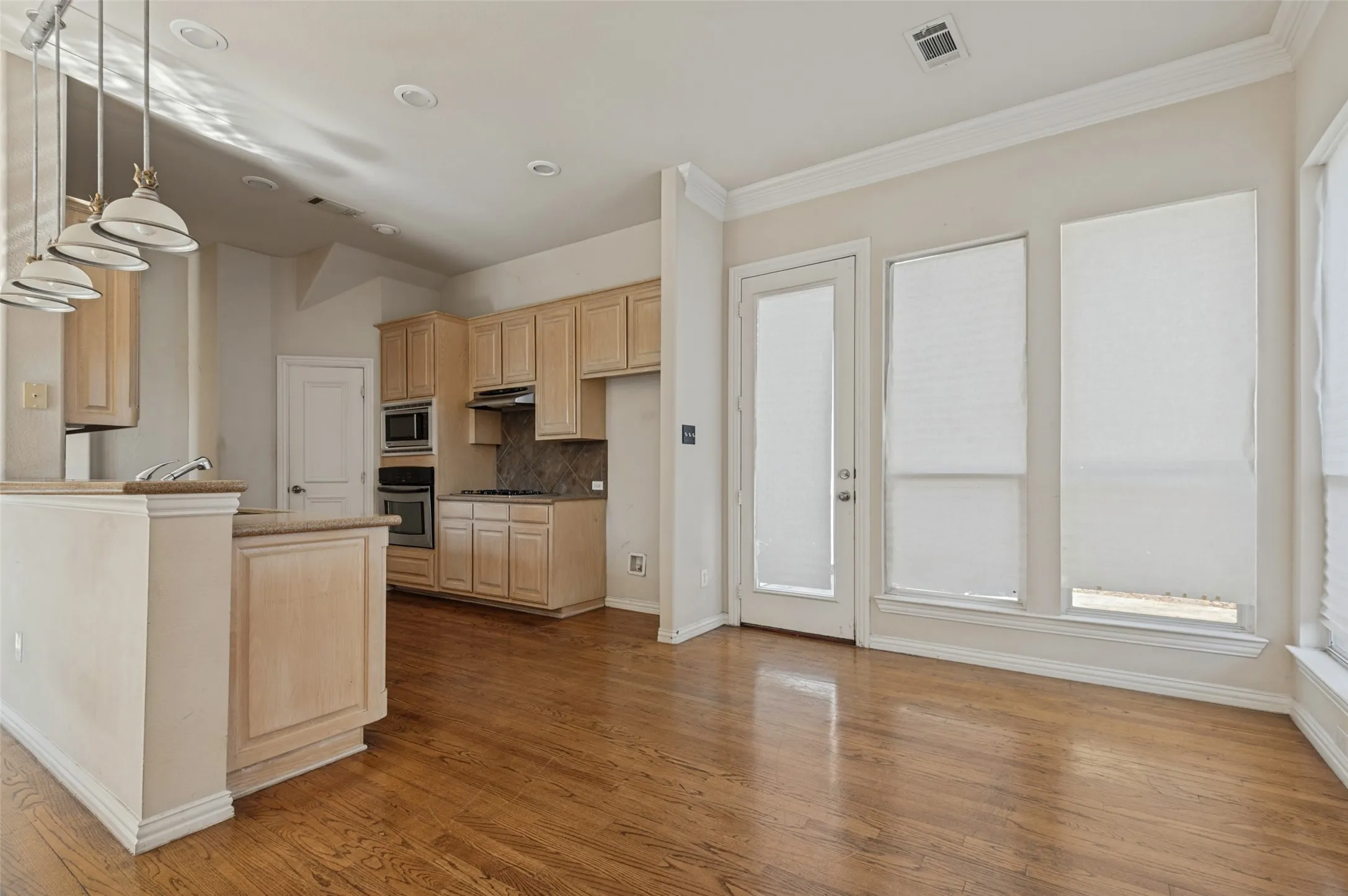 Single Family Residence For Sale in Dallas County , 1014 Ricci Court, Irving, Texas 75062, 4 Bedroom, 4 Bathroom, 2 Garage spaces, 3,039 Sqft, built in 2003, mls#21409908, Real Estate Agent in Irving, Homes For Sale in Dallas county, Homes For Sale in Irving, Realtor in Irving Texas, Real Estate Brokerage Independent Realty Texas, Luminita Cordes Realtor