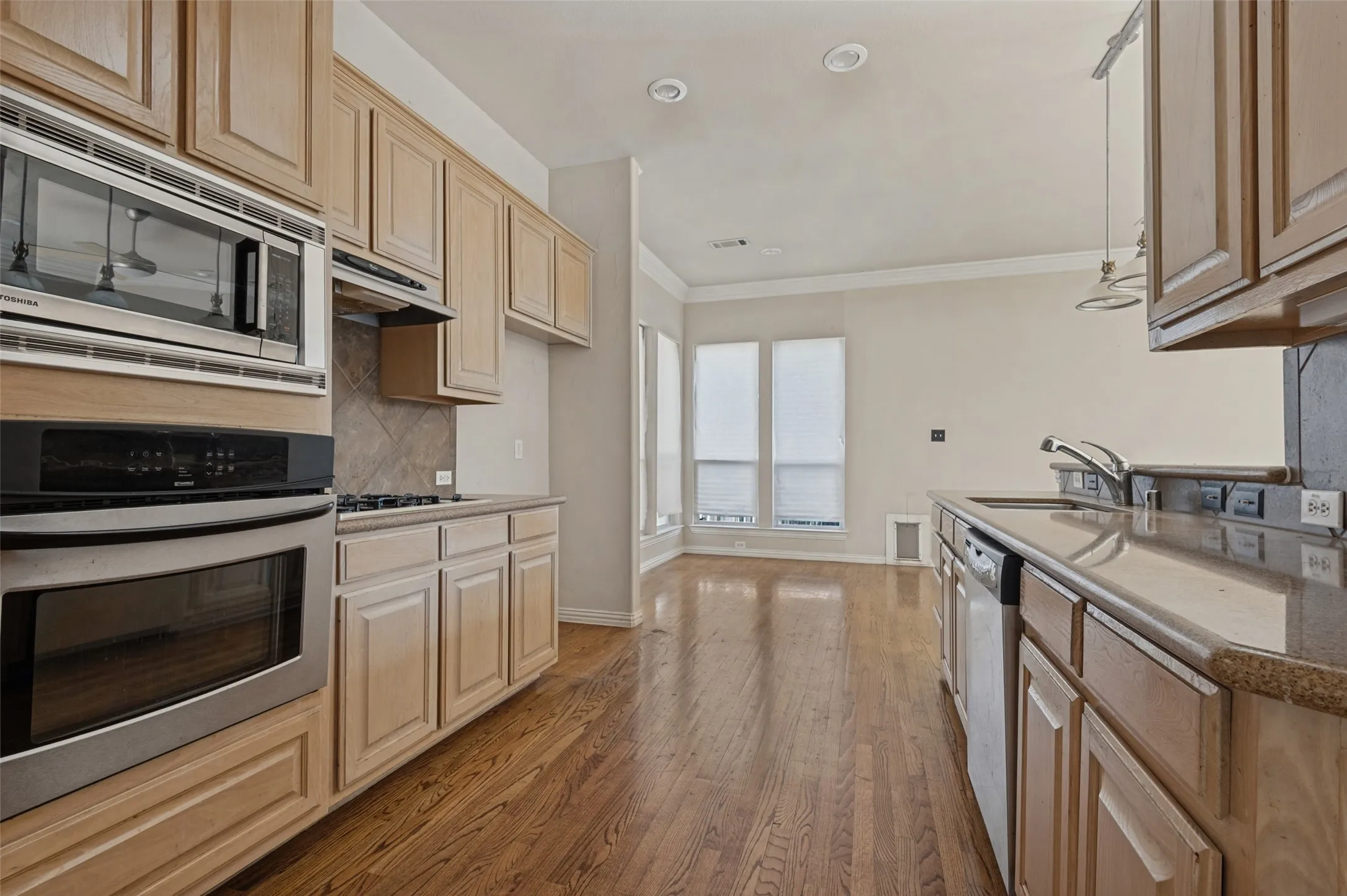 Single Family Residence For Sale in Dallas County , 1014 Ricci Court, Irving, Texas 75062, 4 Bedroom, 4 Bathroom, 2 Garage spaces, 3,039 Sqft, built in 2003, mls#21409908, Real Estate Agent in Irving, Homes For Sale in Dallas county, Homes For Sale in Irving, Realtor in Irving Texas, Real Estate Brokerage Independent Realty Texas, Luminita Cordes Realtor