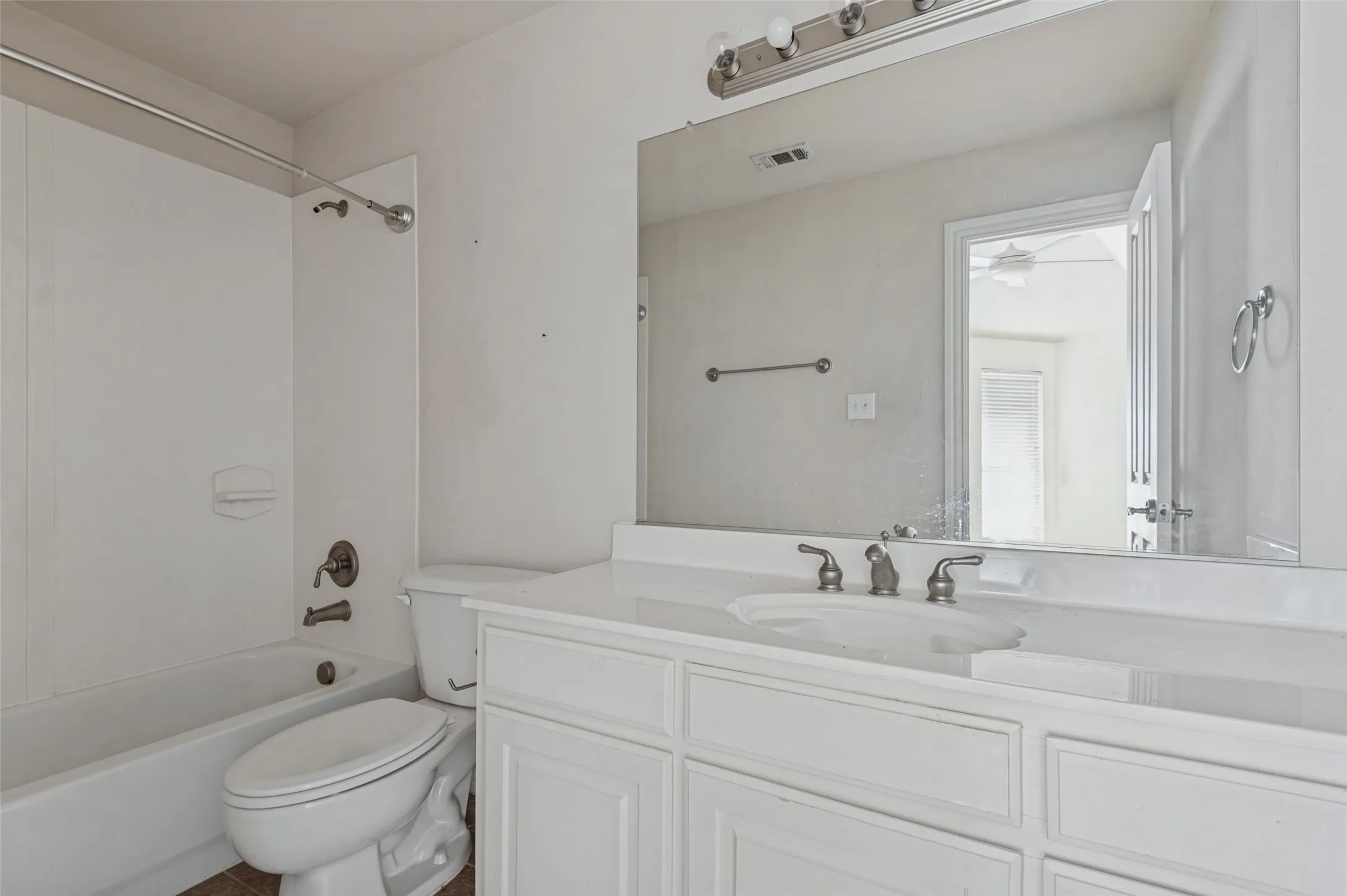 Single Family Residence For Sale in Dallas County , 1014 Ricci Court, Irving, Texas 75062, 4 Bedroom, 4 Bathroom, 2 Garage spaces, 3,039 Sqft, built in 2003, mls#21409908, Real Estate Agent in Irving, Homes For Sale in Dallas county, Homes For Sale in Irving, Realtor in Irving Texas, Real Estate Brokerage Independent Realty Texas, Luminita Cordes Realtor