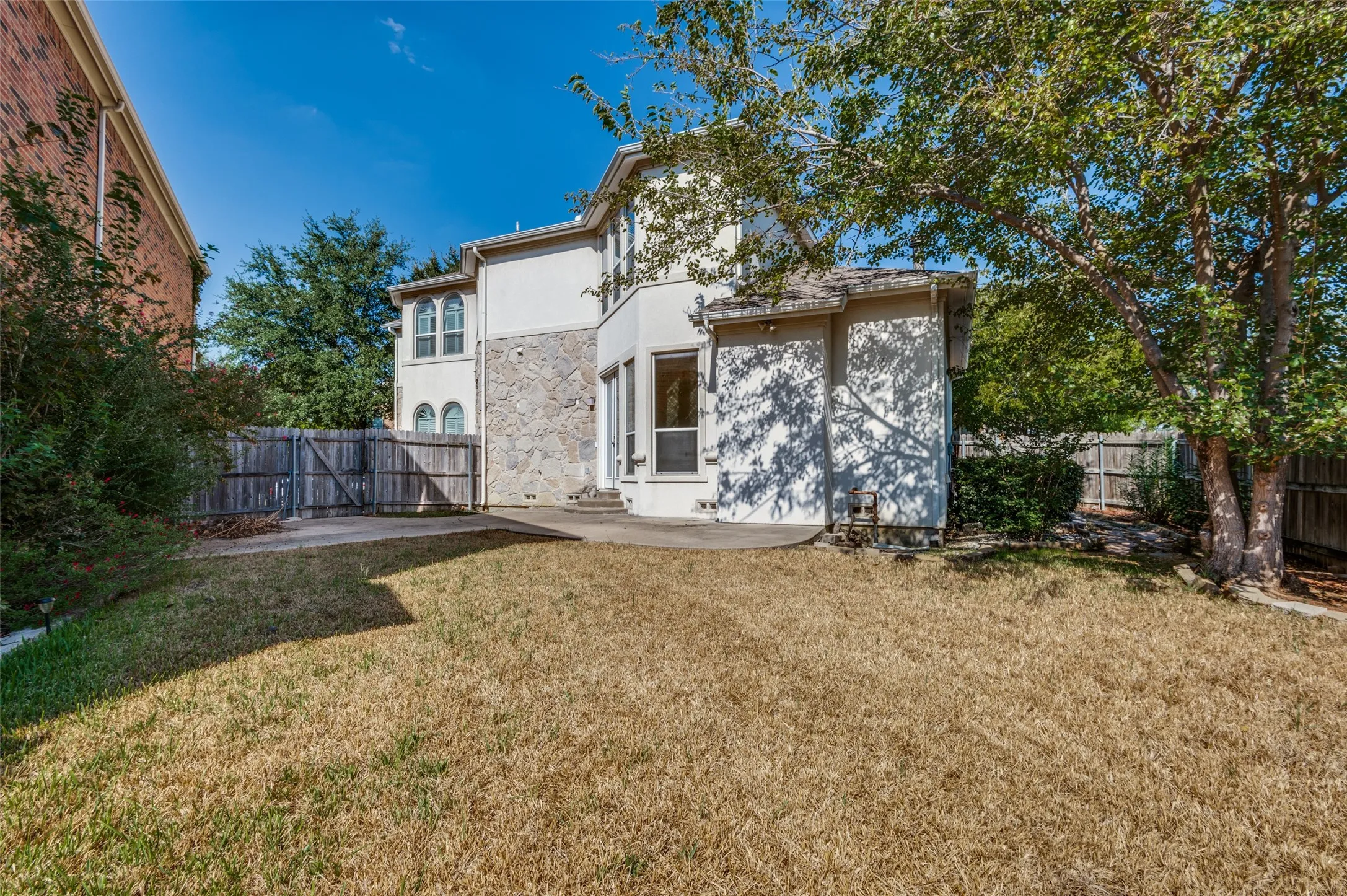 Single Family Residence For Sale in Dallas County , 1014 Ricci Court, Irving, Texas 75062, 4 Bedroom, 4 Bathroom, 2 Garage spaces, 3,039 Sqft, built in 2003, mls#21409908, Real Estate Agent in Irving, Homes For Sale in Dallas county, Homes For Sale in Irving, Realtor in Irving Texas, Real Estate Brokerage Independent Realty Texas, Luminita Cordes Realtor