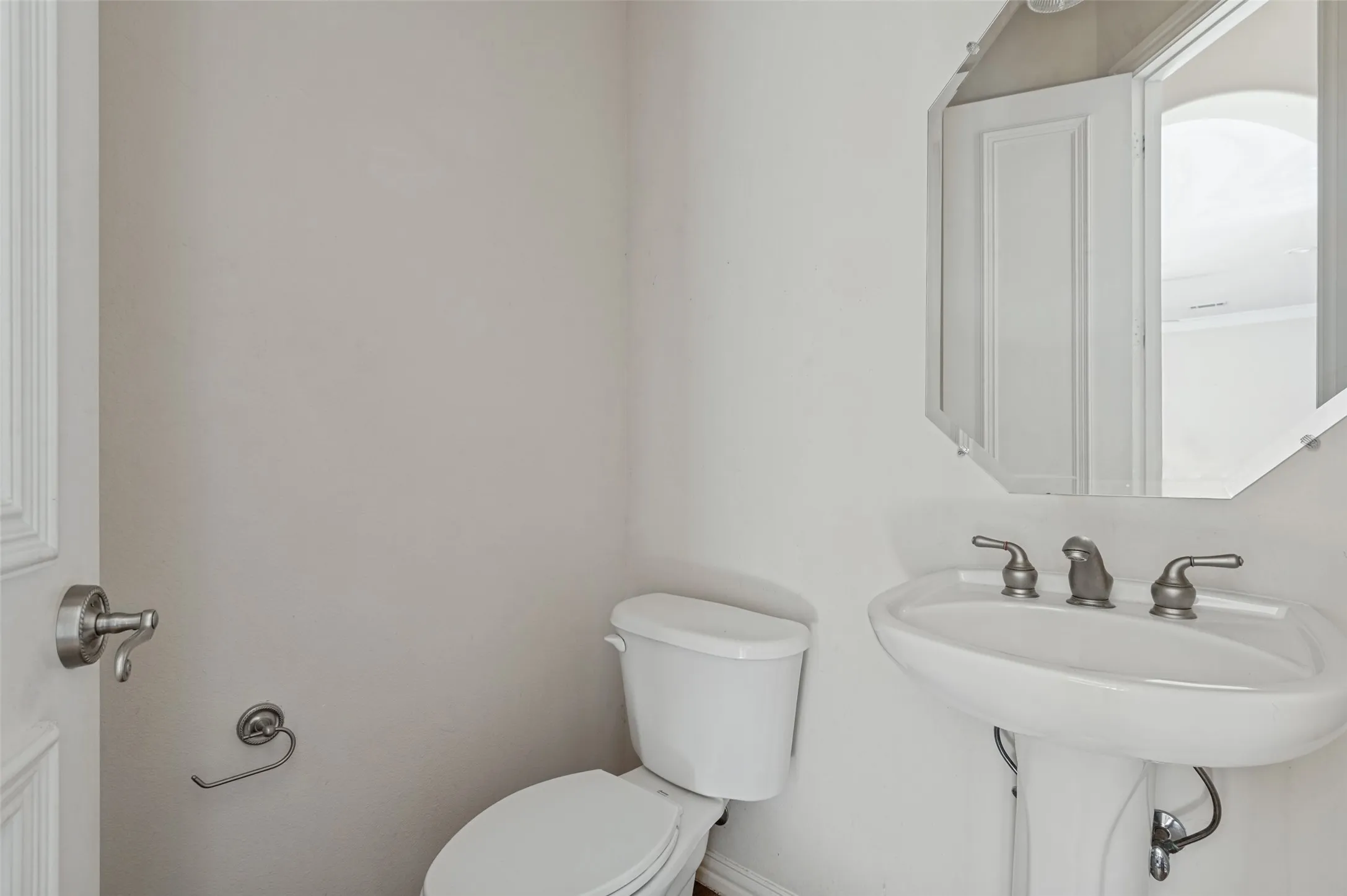 Single Family Residence For Sale in Dallas County , 1014 Ricci Court, Irving, Texas 75062, 4 Bedroom, 4 Bathroom, 2 Garage spaces, 3,039 Sqft, built in 2003, mls#21409908, Real Estate Agent in Irving, Homes For Sale in Dallas county, Homes For Sale in Irving, Realtor in Irving Texas, Real Estate Brokerage Independent Realty Texas, Luminita Cordes Realtor