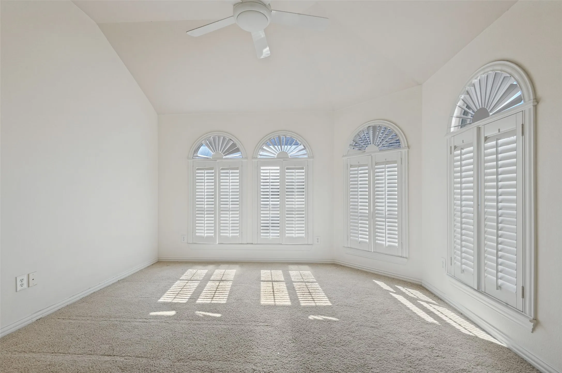 Single Family Residence For Sale in Dallas County , 1014 Ricci Court, Irving, Texas 75062, 4 Bedroom, 4 Bathroom, 2 Garage spaces, 3,039 Sqft, built in 2003, mls#21409908, Real Estate Agent in Irving, Homes For Sale in Dallas county, Homes For Sale in Irving, Realtor in Irving Texas, Real Estate Brokerage Independent Realty Texas, Luminita Cordes Realtor