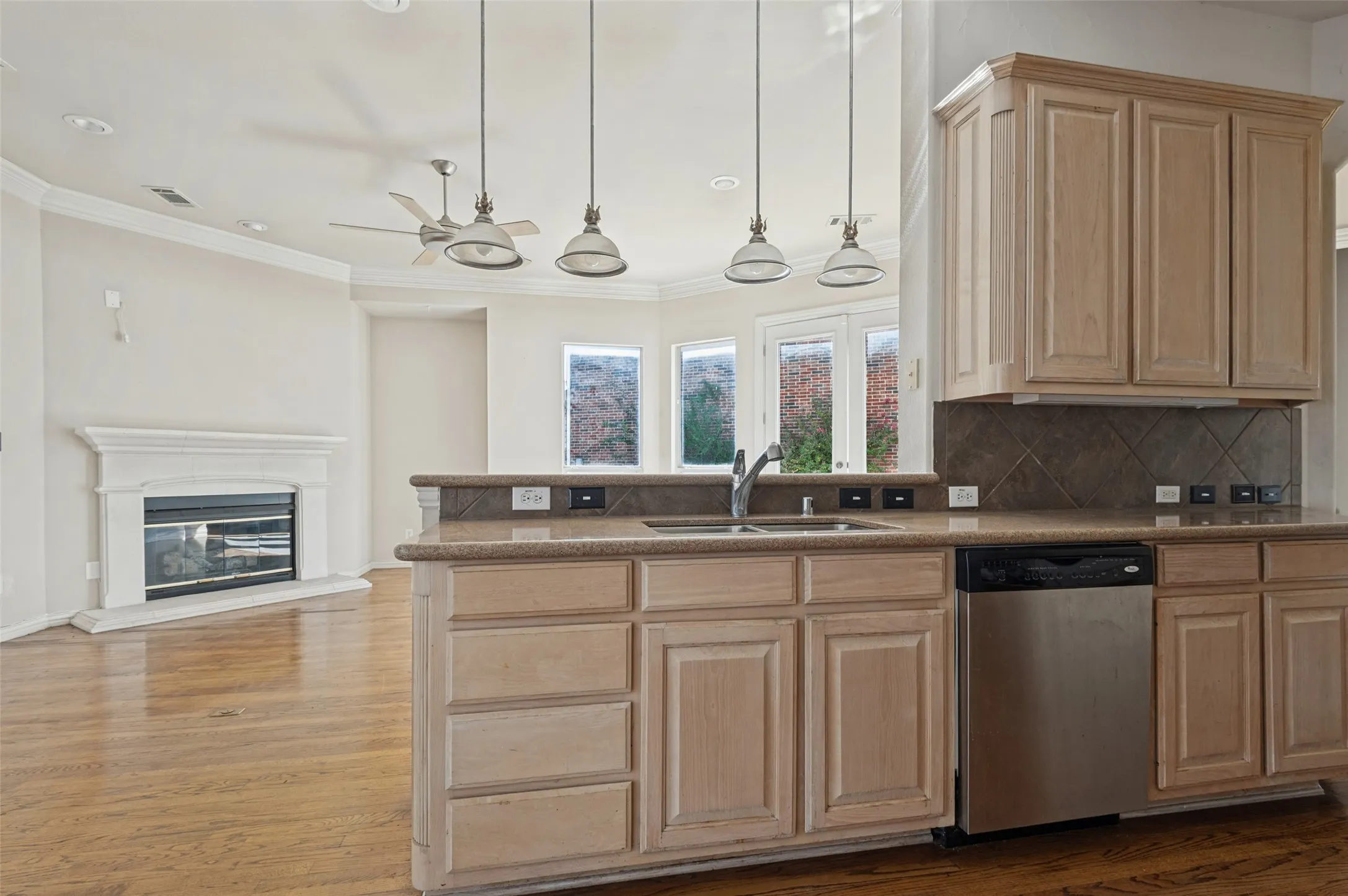 Single Family Residence For Sale in Dallas County , 1014 Ricci Court, Irving, Texas 75062, 4 Bedroom, 4 Bathroom, 2 Garage spaces, 3,039 Sqft, built in 2003, mls#21409908, Real Estate Agent in Irving, Homes For Sale in Dallas county, Homes For Sale in Irving, Realtor in Irving Texas, Real Estate Brokerage Independent Realty Texas, Luminita Cordes Realtor