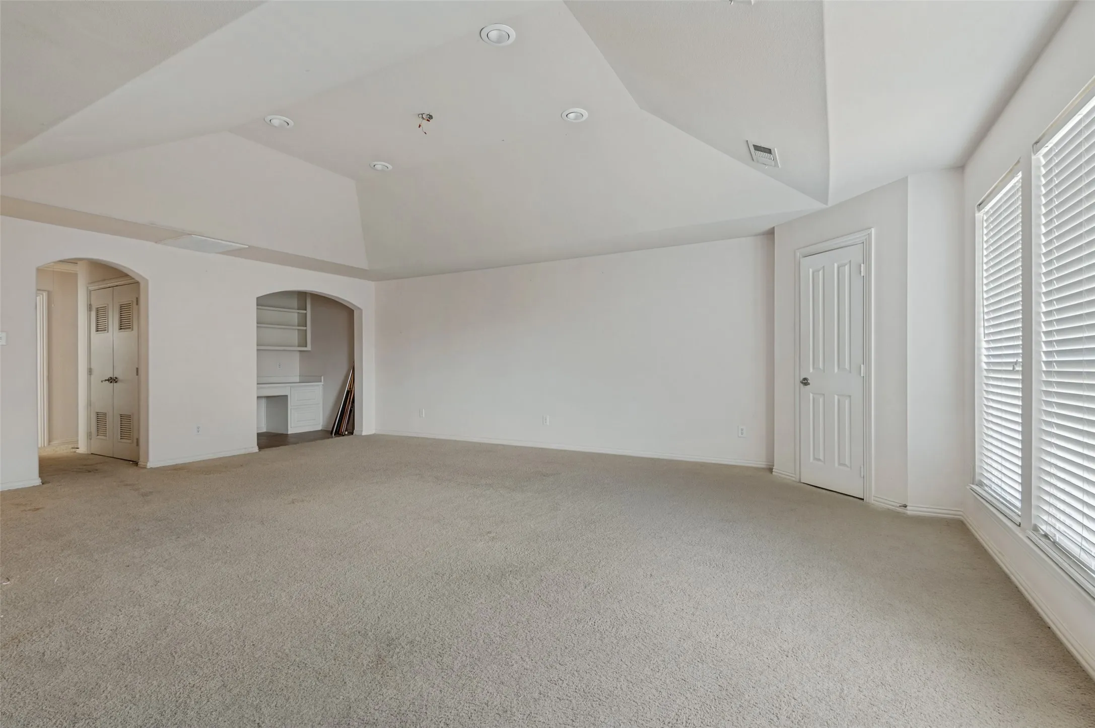 Single Family Residence For Sale in Dallas County , 1014 Ricci Court, Irving, Texas 75062, 4 Bedroom, 4 Bathroom, 2 Garage spaces, 3,039 Sqft, built in 2003, mls#21409908, Real Estate Agent in Irving, Homes For Sale in Dallas county, Homes For Sale in Irving, Realtor in Irving Texas, Real Estate Brokerage Independent Realty Texas, Luminita Cordes Realtor