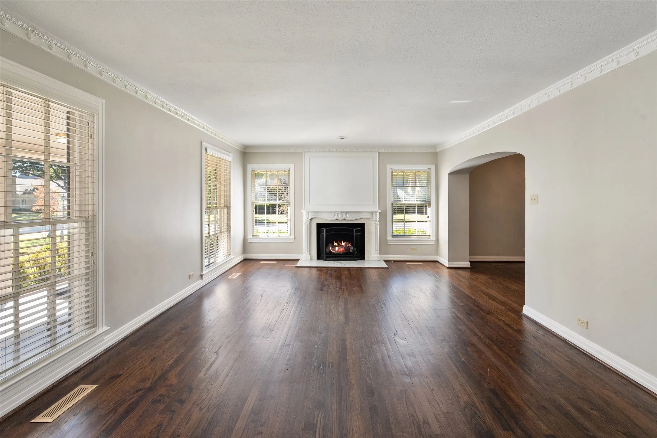 Single Family Residence For Rent in Dallas County , 4236 Amherst Avenue, University Park, Texas 75225, 5 Bedroom, 4 Bathroom, Garage spaces, 3,192 Sqft, built in 1939, mls#21407996, Real Estate Agent in University Park, Homes For Rent in Dallas county, Homes For Rent in University Park, Realtor in University Park Texas, Real Estate Brokerage Independent Realty Texas, Luminita Cordes Realtor