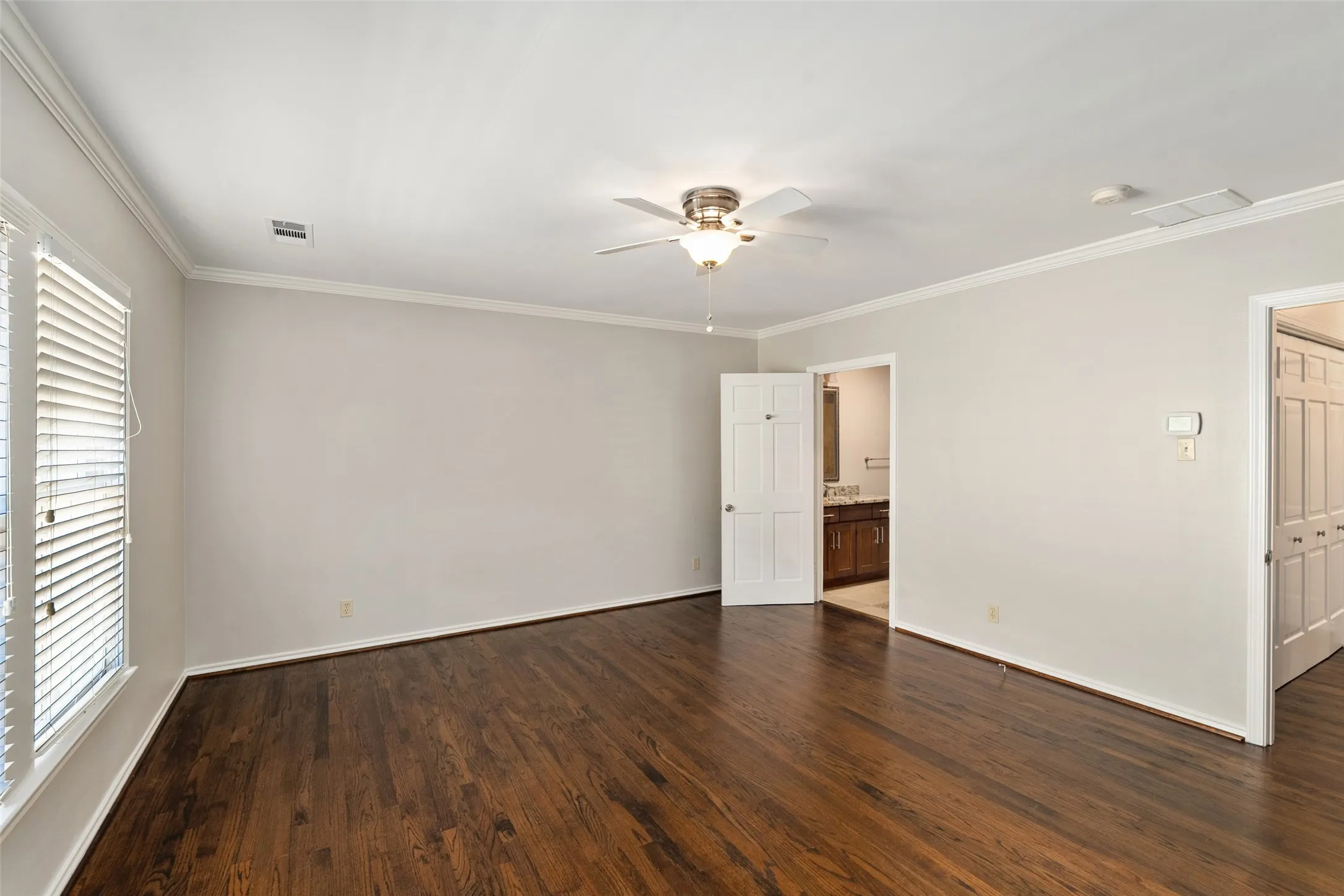 Single Family Residence For Rent in Dallas County , 4236 Amherst Avenue, University Park, Texas 75225, 5 Bedroom, 4 Bathroom, Garage spaces, 3,192 Sqft, built in 1939, mls#21407996, Real Estate Agent in University Park, Homes For Rent in Dallas county, Homes For Rent in University Park, Realtor in University Park Texas, Real Estate Brokerage Independent Realty Texas, Luminita Cordes Realtor