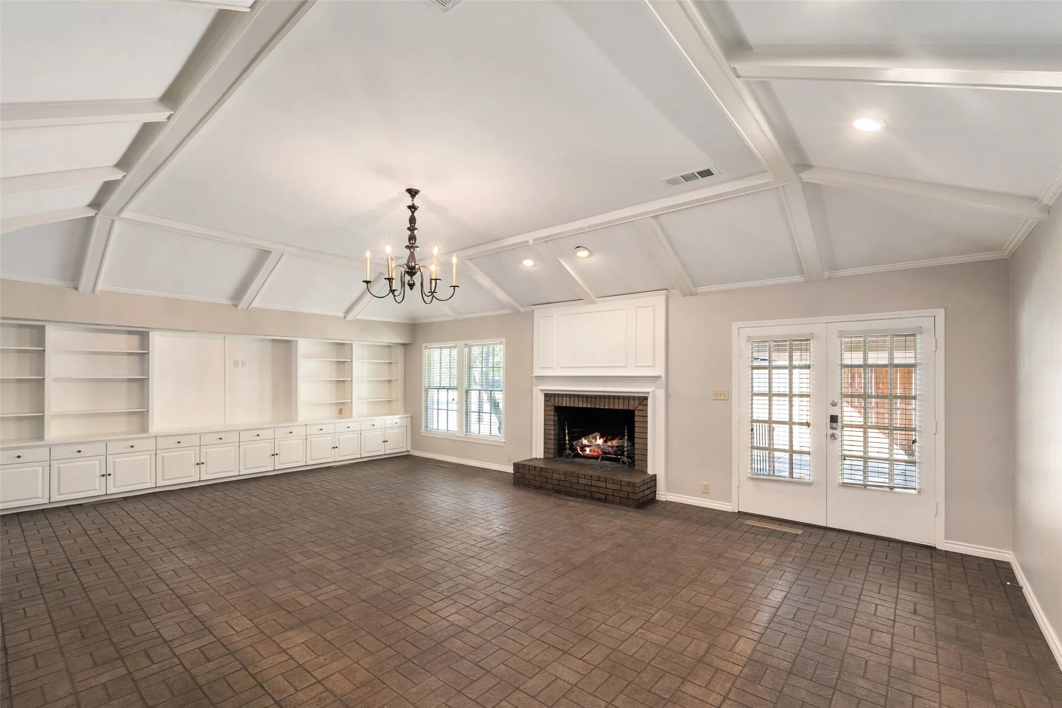 Single Family Residence For Rent in Dallas County , 4236 Amherst Avenue, University Park, Texas 75225, 5 Bedroom, 4 Bathroom, Garage spaces, 3,192 Sqft, built in 1939, mls#21407996, Real Estate Agent in University Park, Homes For Rent in Dallas county, Homes For Rent in University Park, Realtor in University Park Texas, Real Estate Brokerage Independent Realty Texas, Luminita Cordes Realtor