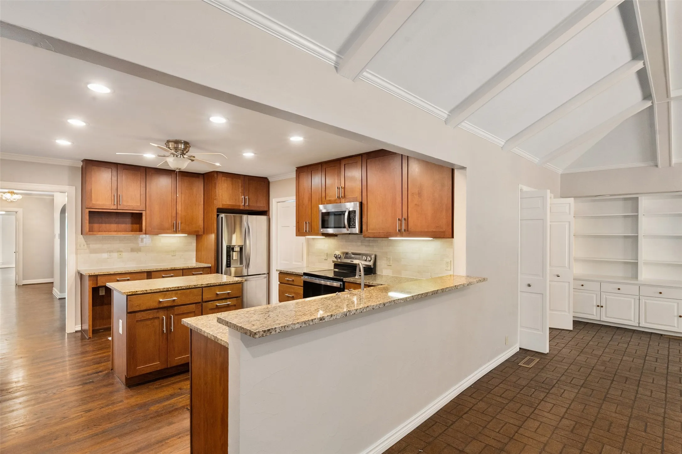 Single Family Residence For Rent in Dallas County , 4236 Amherst Avenue, University Park, Texas 75225, 5 Bedroom, 4 Bathroom, Garage spaces, 3,192 Sqft, built in 1939, mls#21407996, Real Estate Agent in University Park, Homes For Rent in Dallas county, Homes For Rent in University Park, Realtor in University Park Texas, Real Estate Brokerage Independent Realty Texas, Luminita Cordes Realtor