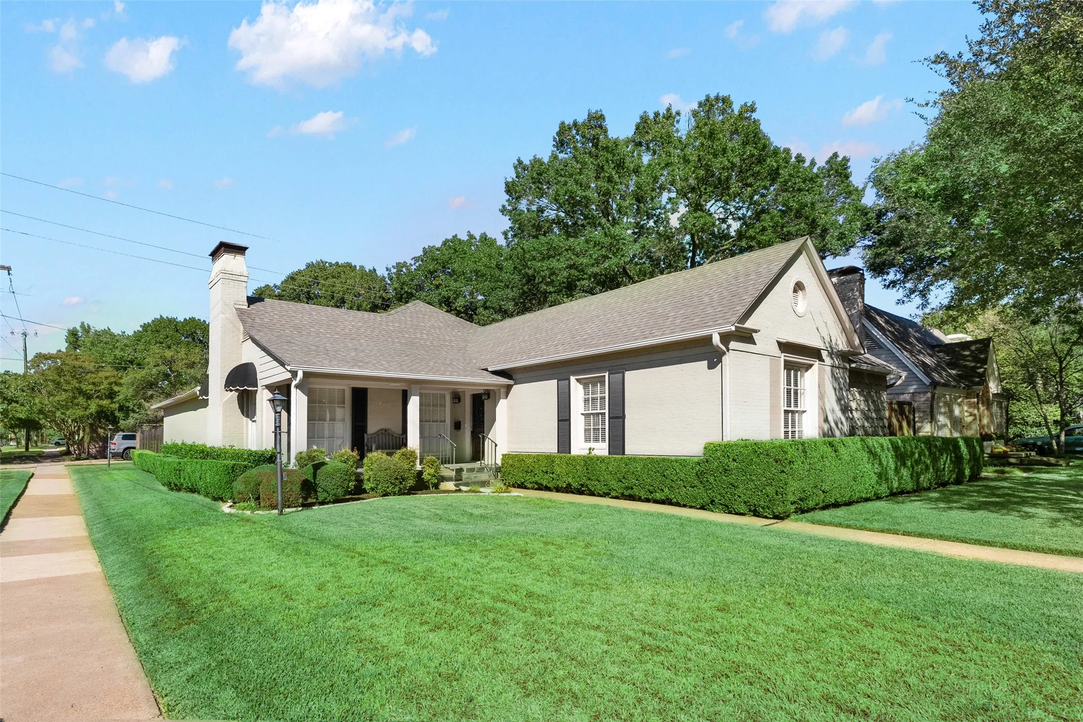 Single Family Residence For Rent in Dallas County , 4236 Amherst Avenue, University Park, Texas 75225, 5 Bedroom, 4 Bathroom, Garage spaces, 3,192 Sqft, built in 1939, mls#21407996, Real Estate Agent in University Park, Homes For Rent in Dallas county, Homes For Rent in University Park, Realtor in University Park Texas, Real Estate Brokerage Independent Realty Texas, Luminita Cordes Realtor