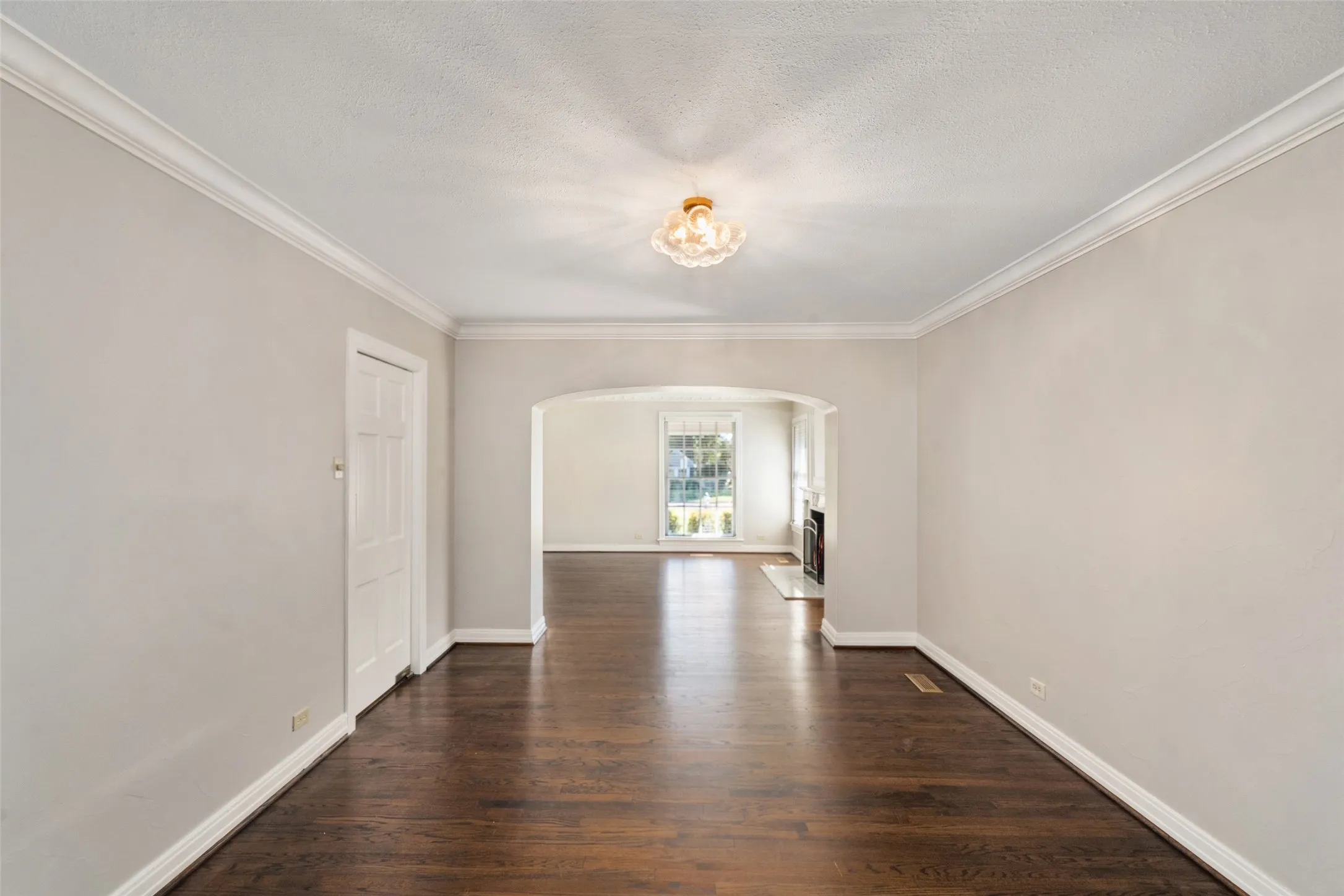 Single Family Residence For Rent in Dallas County , 4236 Amherst Avenue, University Park, Texas 75225, 5 Bedroom, 4 Bathroom, Garage spaces, 3,192 Sqft, built in 1939, mls#21407996, Real Estate Agent in University Park, Homes For Rent in Dallas county, Homes For Rent in University Park, Realtor in University Park Texas, Real Estate Brokerage Independent Realty Texas, Luminita Cordes Realtor