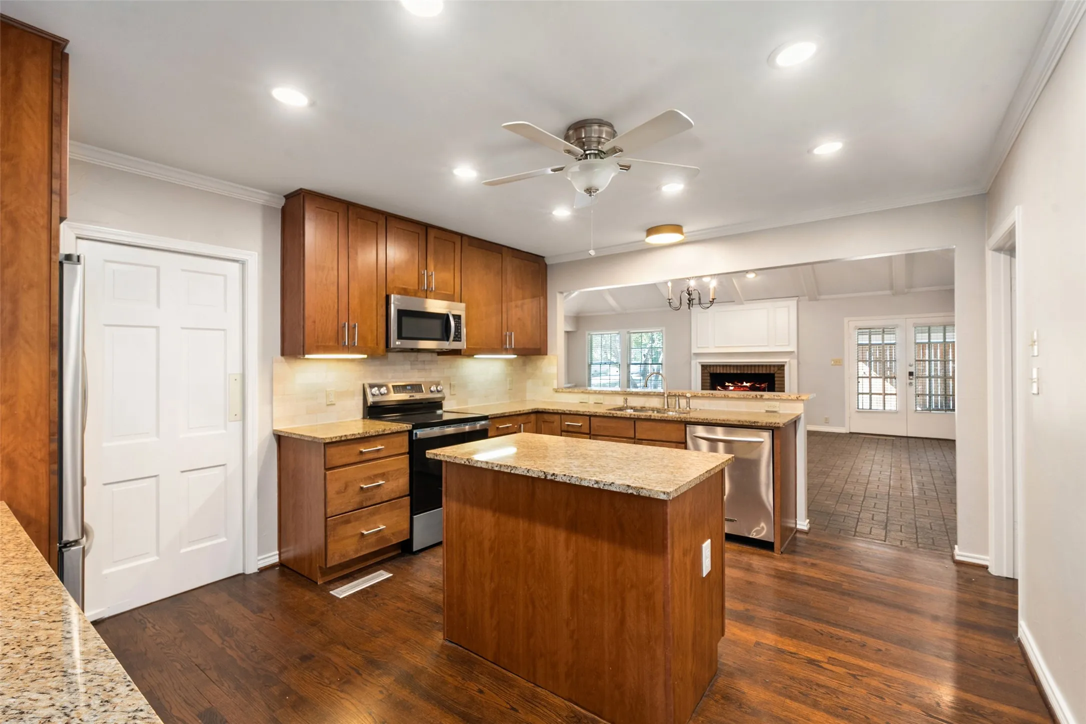 Single Family Residence For Rent in Dallas County , 4236 Amherst Avenue, University Park, Texas 75225, 5 Bedroom, 4 Bathroom, Garage spaces, 3,192 Sqft, built in 1939, mls#21407996, Real Estate Agent in University Park, Homes For Rent in Dallas county, Homes For Rent in University Park, Realtor in University Park Texas, Real Estate Brokerage Independent Realty Texas, Luminita Cordes Realtor