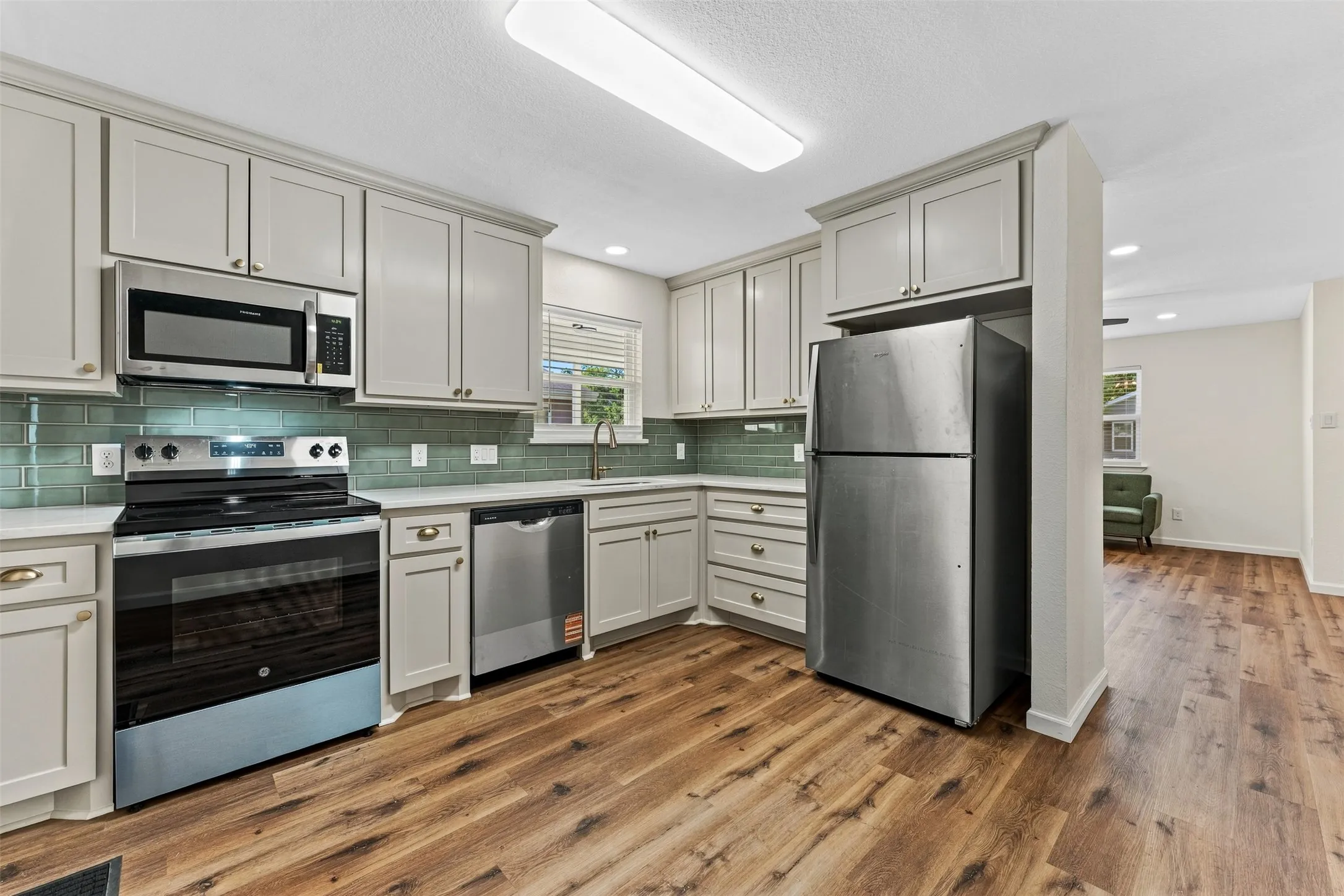 Single Family Residence For Sale in Mc Lennan County , 421 Dearborn Street, Waco, Texas 76704, 3 Bedroom, 1 Bathroom, Garage spaces, 1,054 Sqft, built in 1958, mls#21409939, Real Estate Agent in Waco, Homes For Sale in Mc Lennan county, Homes For Sale in Waco, Realtor in Waco Texas, Real Estate Brokerage Independent Realty Texas, Luminita Cordes Realtor
