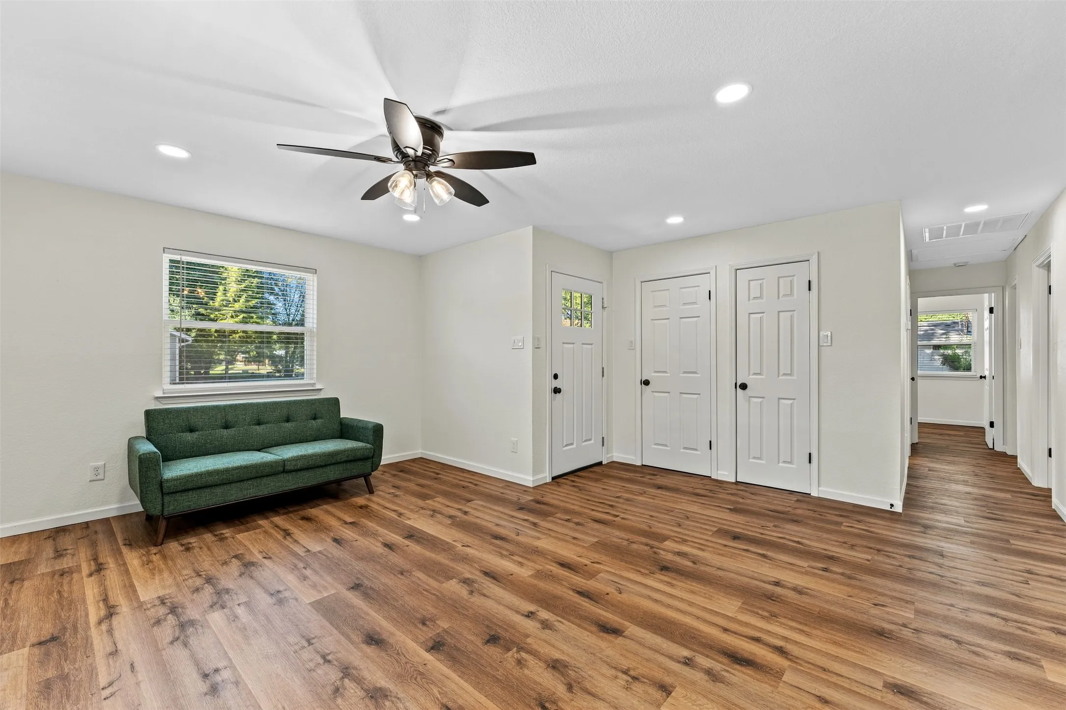 Single Family Residence For Sale in Mc Lennan County , 421 Dearborn Street, Waco, Texas 76704, 3 Bedroom, 1 Bathroom, Garage spaces, 1,054 Sqft, built in 1958, mls#21409939, Real Estate Agent in Waco, Homes For Sale in Mc Lennan county, Homes For Sale in Waco, Realtor in Waco Texas, Real Estate Brokerage Independent Realty Texas, Luminita Cordes Realtor
