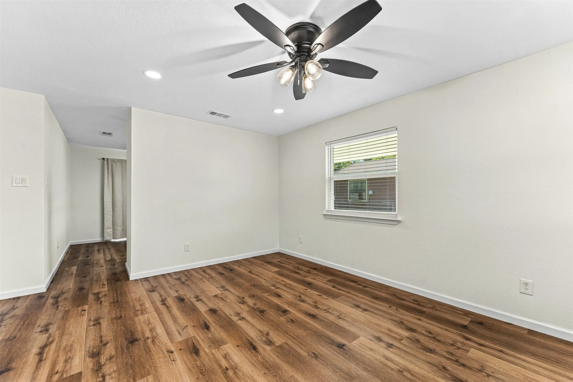 Single Family Residence For Sale in Mc Lennan County , 421 Dearborn Street, Waco, Texas 76704, 3 Bedroom, 1 Bathroom, Garage spaces, 1,054 Sqft, built in 1958, mls#21409939, Real Estate Agent in Waco, Homes For Sale in Mc Lennan county, Homes For Sale in Waco, Realtor in Waco Texas, Real Estate Brokerage Independent Realty Texas, Luminita Cordes Realtor