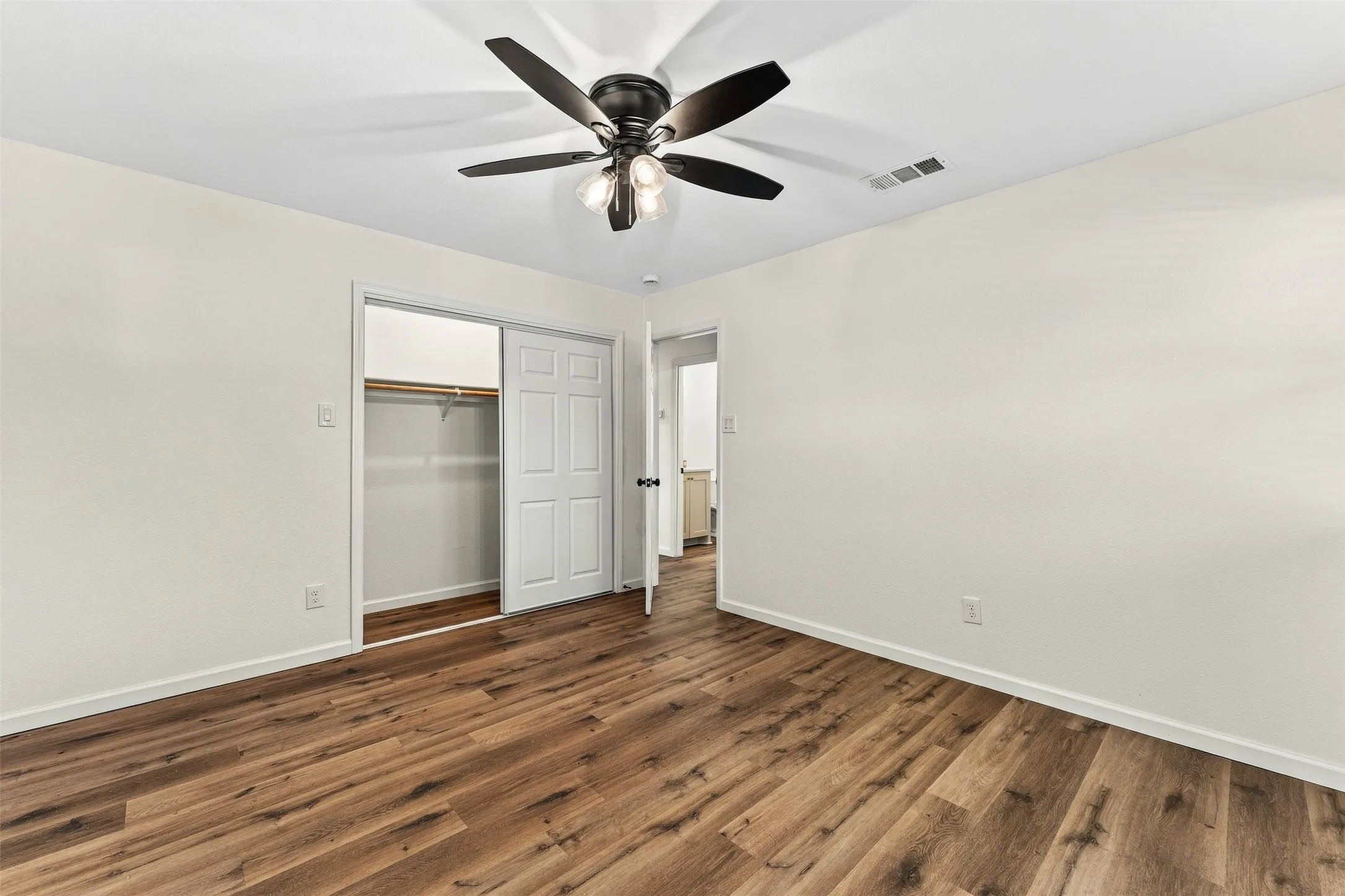 Single Family Residence For Sale in Mc Lennan County , 421 Dearborn Street, Waco, Texas 76704, 3 Bedroom, 1 Bathroom, Garage spaces, 1,054 Sqft, built in 1958, mls#21409939, Real Estate Agent in Waco, Homes For Sale in Mc Lennan county, Homes For Sale in Waco, Realtor in Waco Texas, Real Estate Brokerage Independent Realty Texas, Luminita Cordes Realtor