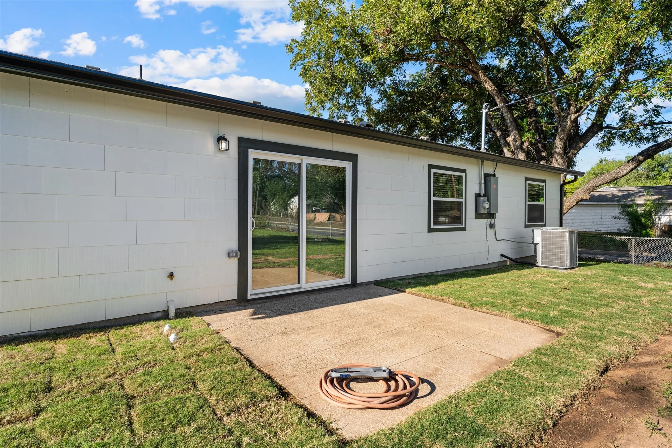 Single Family Residence For Sale in Mc Lennan County , 421 Dearborn Street, Waco, Texas 76704, 3 Bedroom, 1 Bathroom, Garage spaces, 1,054 Sqft, built in 1958, mls#21409939, Real Estate Agent in Waco, Homes For Sale in Mc Lennan county, Homes For Sale in Waco, Realtor in Waco Texas, Real Estate Brokerage Independent Realty Texas, Luminita Cordes Realtor