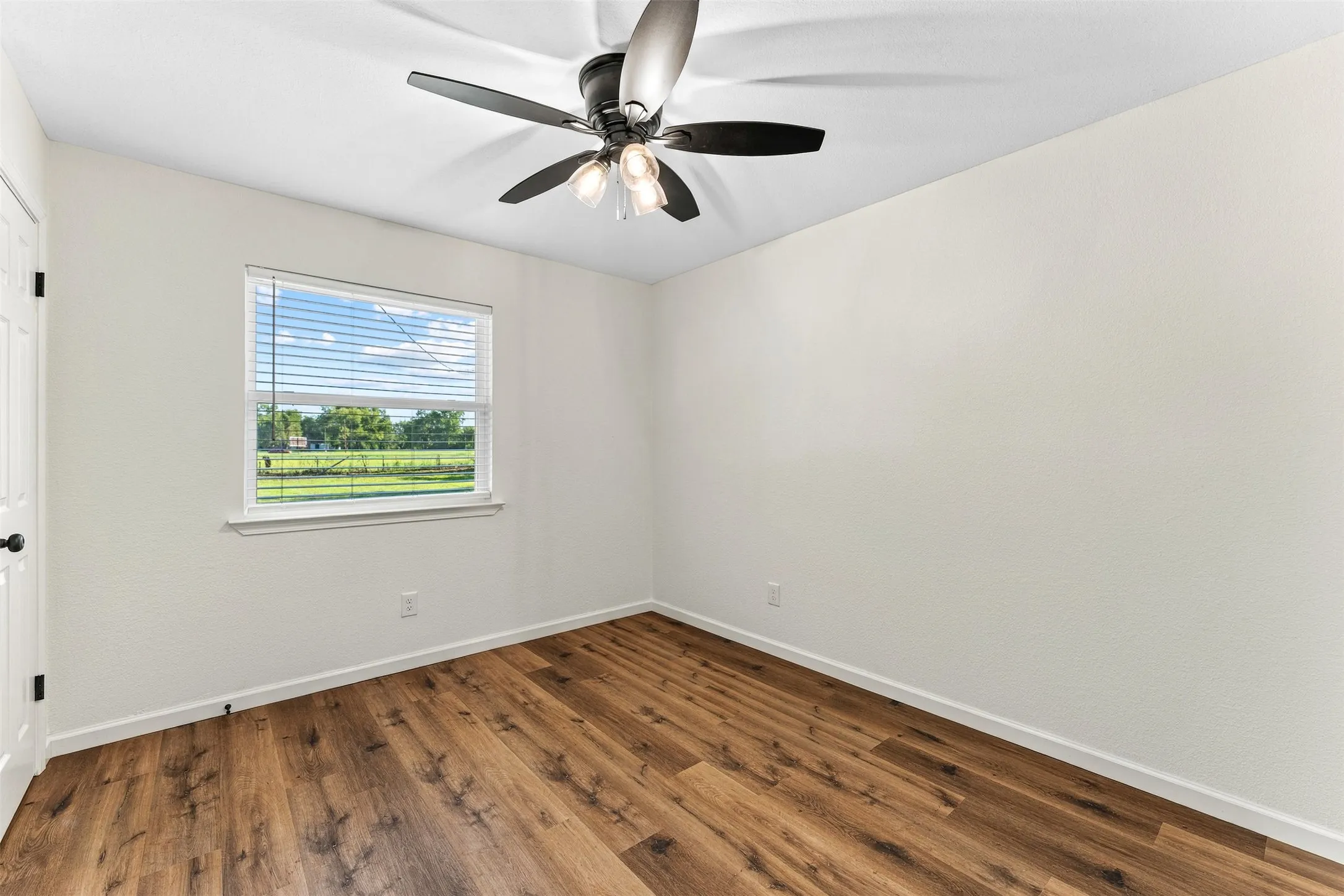 Single Family Residence For Sale in Mc Lennan County , 421 Dearborn Street, Waco, Texas 76704, 3 Bedroom, 1 Bathroom, Garage spaces, 1,054 Sqft, built in 1958, mls#21409939, Real Estate Agent in Waco, Homes For Sale in Mc Lennan county, Homes For Sale in Waco, Realtor in Waco Texas, Real Estate Brokerage Independent Realty Texas, Luminita Cordes Realtor