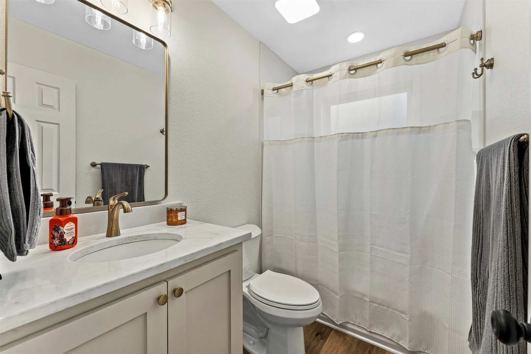 Single Family Residence For Sale in Mc Lennan County , 421 Dearborn Street, Waco, Texas 76704, 3 Bedroom, 1 Bathroom, Garage spaces, 1,054 Sqft, built in 1958, mls#21409939, Real Estate Agent in Waco, Homes For Sale in Mc Lennan county, Homes For Sale in Waco, Realtor in Waco Texas, Real Estate Brokerage Independent Realty Texas, Luminita Cordes Realtor
