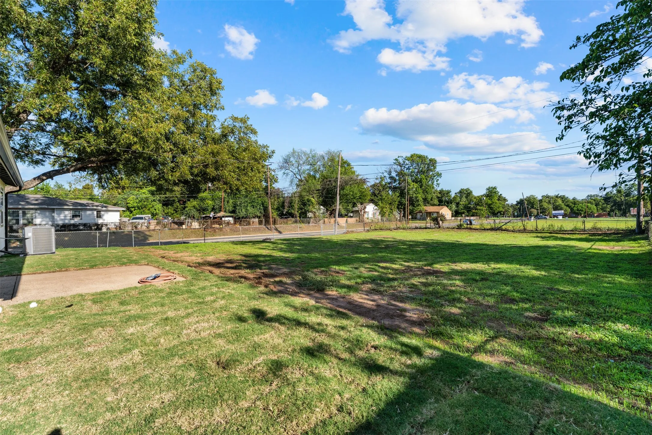 Single Family Residence For Sale in Mc Lennan County , 421 Dearborn Street, Waco, Texas 76704, 3 Bedroom, 1 Bathroom, Garage spaces, 1,054 Sqft, built in 1958, mls#21409939, Real Estate Agent in Waco, Homes For Sale in Mc Lennan county, Homes For Sale in Waco, Realtor in Waco Texas, Real Estate Brokerage Independent Realty Texas, Luminita Cordes Realtor