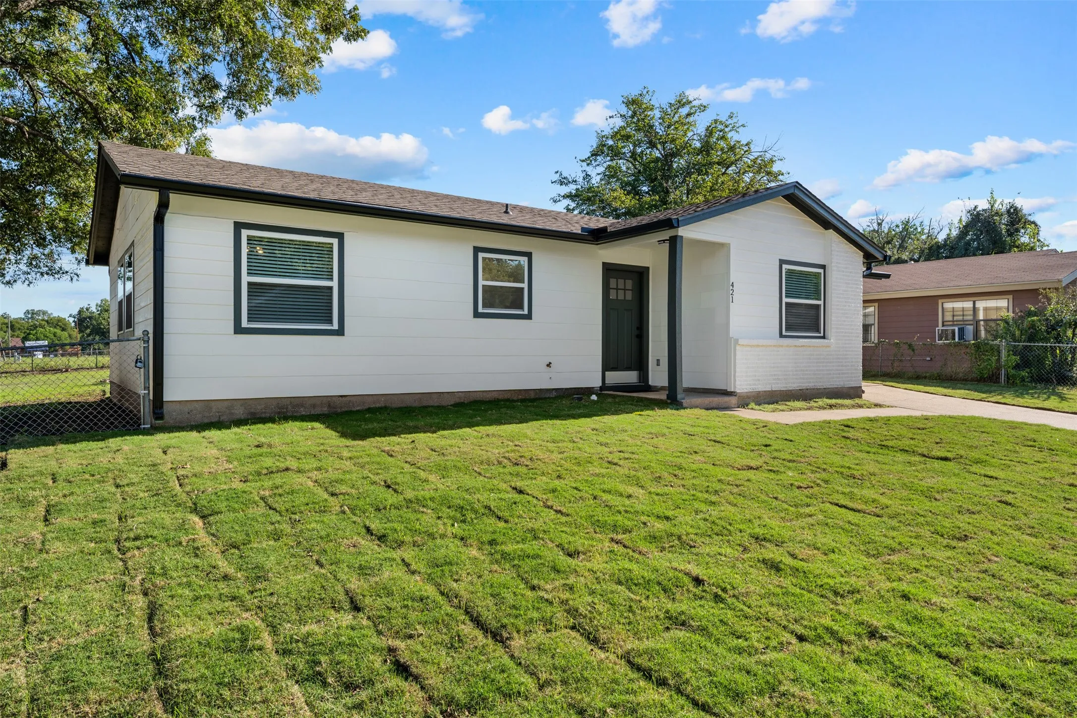 Single Family Residence For Sale in Mc Lennan County , 421 Dearborn Street, Waco, Texas 76704, 3 Bedroom, 1 Bathroom, Garage spaces, 1,054 Sqft, built in 1958, mls#21409939, Real Estate Agent in Waco, Homes For Sale in Mc Lennan county, Homes For Sale in Waco, Realtor in Waco Texas, Real Estate Brokerage Independent Realty Texas, Luminita Cordes Realtor