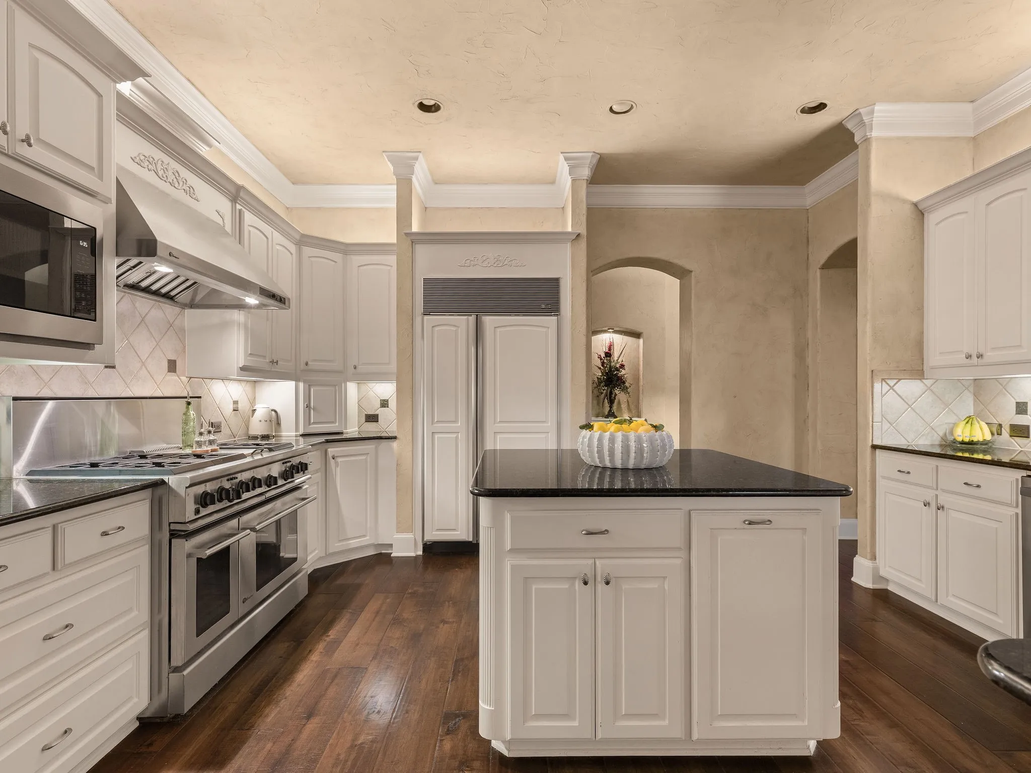 Single Family Residence For Sale in Tarrant County , 2125 Bradford Park, Fort Worth, Texas 76107, 4 Bedroom, 6 Bathroom, 3 Garage spaces, 4,072 Sqft, built in 1998, mls#21408519, Real Estate Agent in Fort Worth, Homes For Sale in Tarrant county, Homes For Sale in Fort Worth, Realtor in Fort Worth Texas, Real Estate Brokerage Independent Realty Texas, Luminita Cordes Realtor
