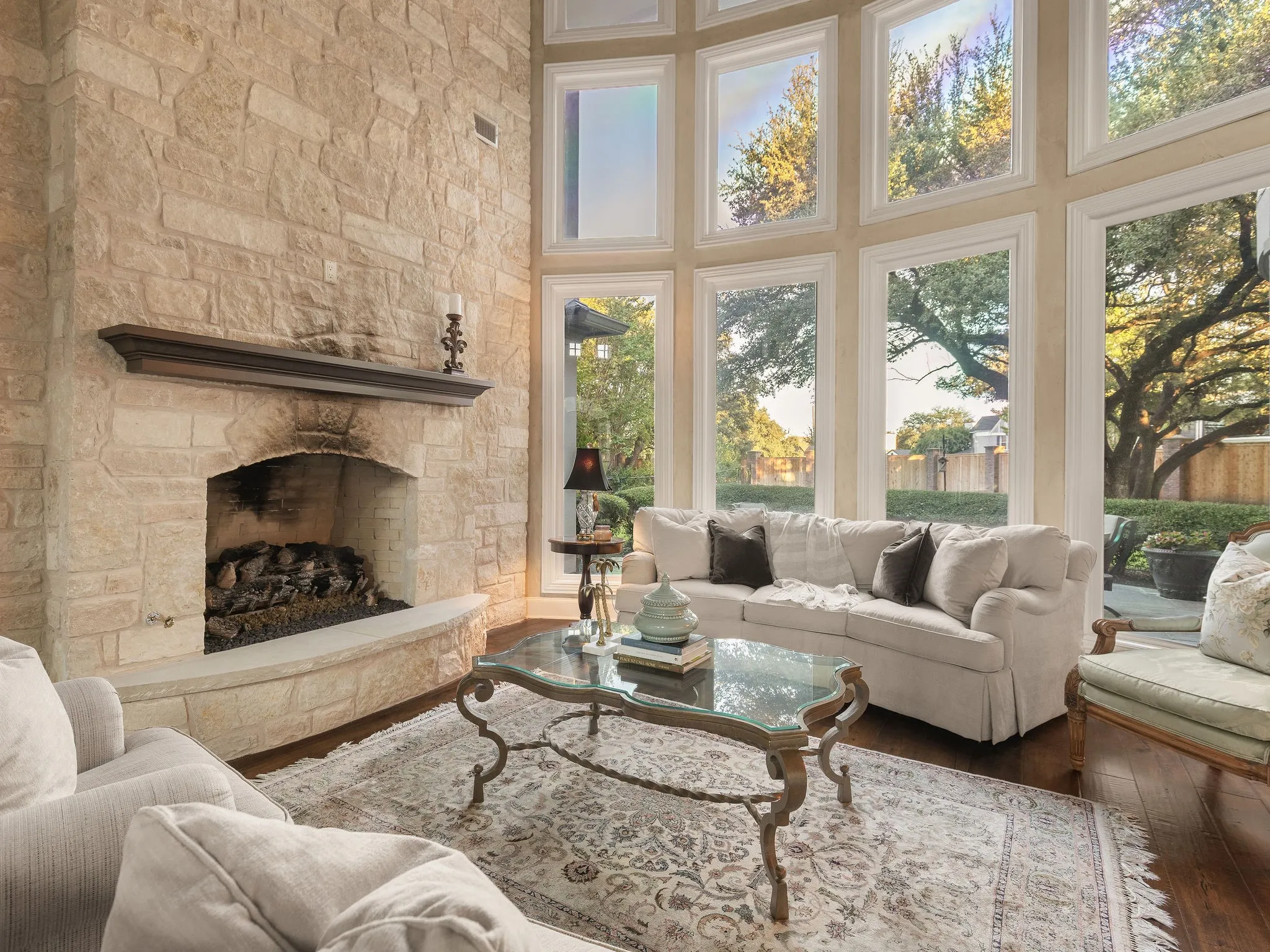 Single Family Residence For Sale in Tarrant County , 2125 Bradford Park, Fort Worth, Texas 76107, 4 Bedroom, 6 Bathroom, 3 Garage spaces, 4,072 Sqft, built in 1998, mls#21408519, Real Estate Agent in Fort Worth, Homes For Sale in Tarrant county, Homes For Sale in Fort Worth, Realtor in Fort Worth Texas, Real Estate Brokerage Independent Realty Texas, Luminita Cordes Realtor