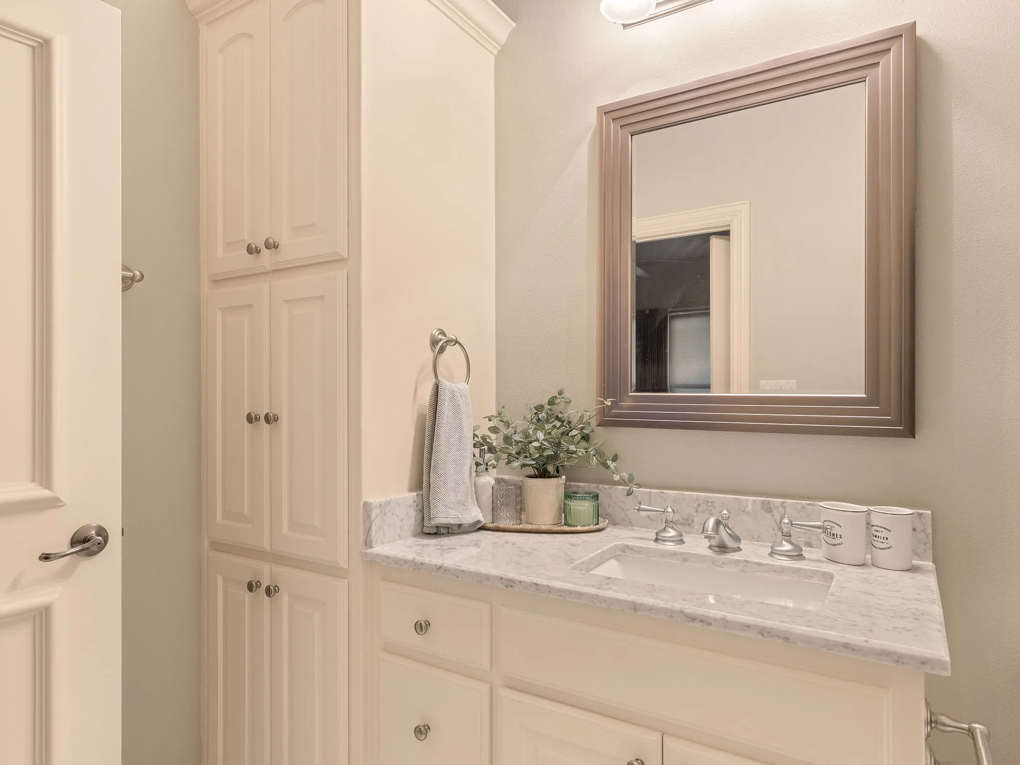Single Family Residence For Sale in Tarrant County , 2125 Bradford Park, Fort Worth, Texas 76107, 4 Bedroom, 6 Bathroom, 3 Garage spaces, 4,072 Sqft, built in 1998, mls#21408519, Real Estate Agent in Fort Worth, Homes For Sale in Tarrant county, Homes For Sale in Fort Worth, Realtor in Fort Worth Texas, Real Estate Brokerage Independent Realty Texas, Luminita Cordes Realtor