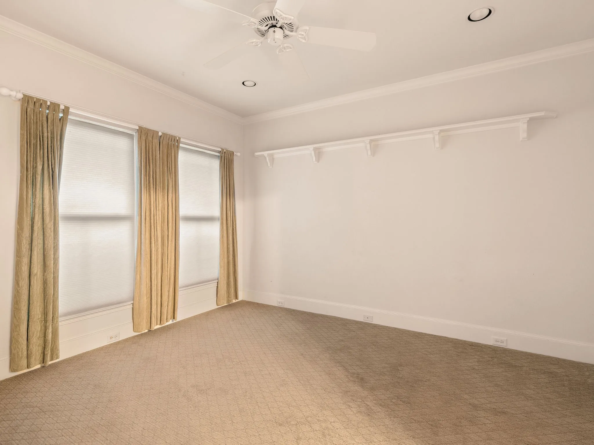 Single Family Residence For Sale in Tarrant County , 2125 Bradford Park, Fort Worth, Texas 76107, 4 Bedroom, 6 Bathroom, 3 Garage spaces, 4,072 Sqft, built in 1998, mls#21408519, Real Estate Agent in Fort Worth, Homes For Sale in Tarrant county, Homes For Sale in Fort Worth, Realtor in Fort Worth Texas, Real Estate Brokerage Independent Realty Texas, Luminita Cordes Realtor