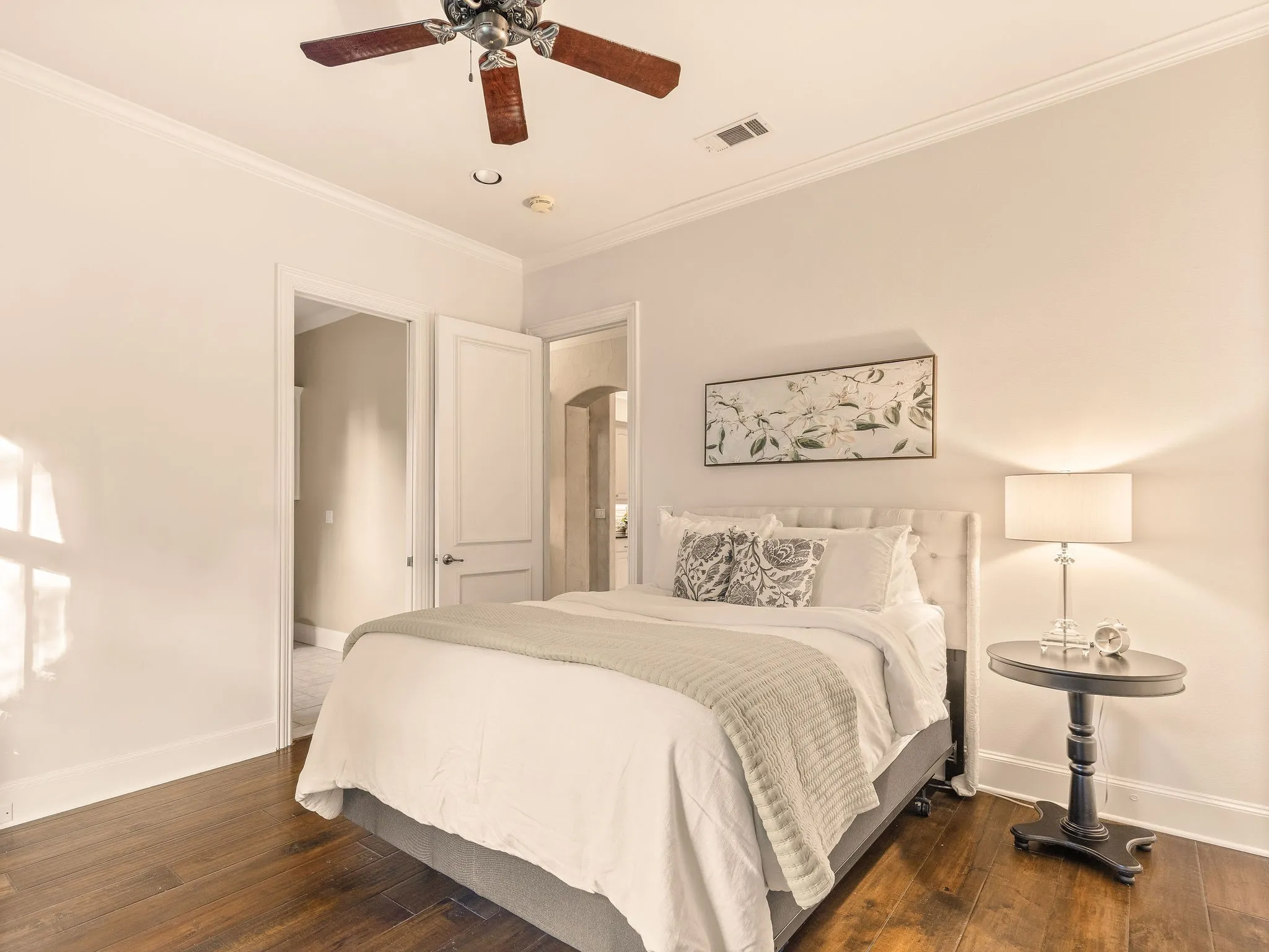 Single Family Residence For Sale in Tarrant County , 2125 Bradford Park, Fort Worth, Texas 76107, 4 Bedroom, 6 Bathroom, 3 Garage spaces, 4,072 Sqft, built in 1998, mls#21408519, Real Estate Agent in Fort Worth, Homes For Sale in Tarrant county, Homes For Sale in Fort Worth, Realtor in Fort Worth Texas, Real Estate Brokerage Independent Realty Texas, Luminita Cordes Realtor
