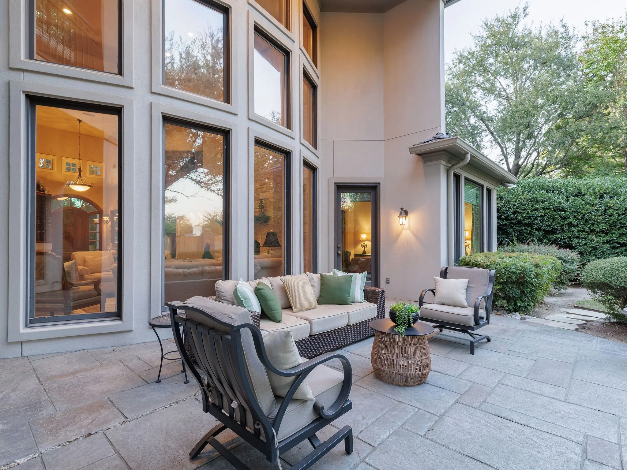 Single Family Residence For Sale in Tarrant County , 2125 Bradford Park, Fort Worth, Texas 76107, 4 Bedroom, 6 Bathroom, 3 Garage spaces, 4,072 Sqft, built in 1998, mls#21408519, Real Estate Agent in Fort Worth, Homes For Sale in Tarrant county, Homes For Sale in Fort Worth, Realtor in Fort Worth Texas, Real Estate Brokerage Independent Realty Texas, Luminita Cordes Realtor