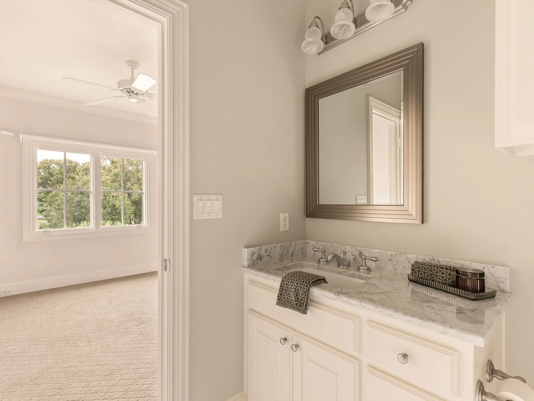 Single Family Residence For Sale in Tarrant County , 2125 Bradford Park, Fort Worth, Texas 76107, 4 Bedroom, 6 Bathroom, 3 Garage spaces, 4,072 Sqft, built in 1998, mls#21408519, Real Estate Agent in Fort Worth, Homes For Sale in Tarrant county, Homes For Sale in Fort Worth, Realtor in Fort Worth Texas, Real Estate Brokerage Independent Realty Texas, Luminita Cordes Realtor