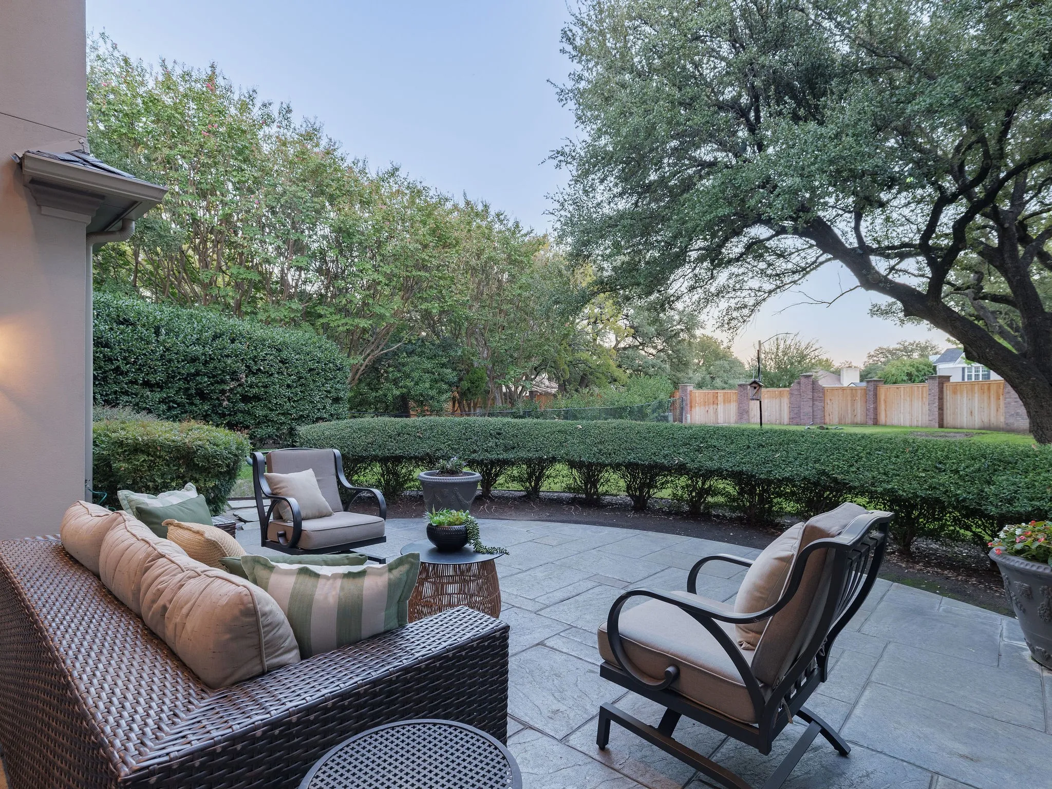 Single Family Residence For Sale in Tarrant County , 2125 Bradford Park, Fort Worth, Texas 76107, 4 Bedroom, 6 Bathroom, 3 Garage spaces, 4,072 Sqft, built in 1998, mls#21408519, Real Estate Agent in Fort Worth, Homes For Sale in Tarrant county, Homes For Sale in Fort Worth, Realtor in Fort Worth Texas, Real Estate Brokerage Independent Realty Texas, Luminita Cordes Realtor