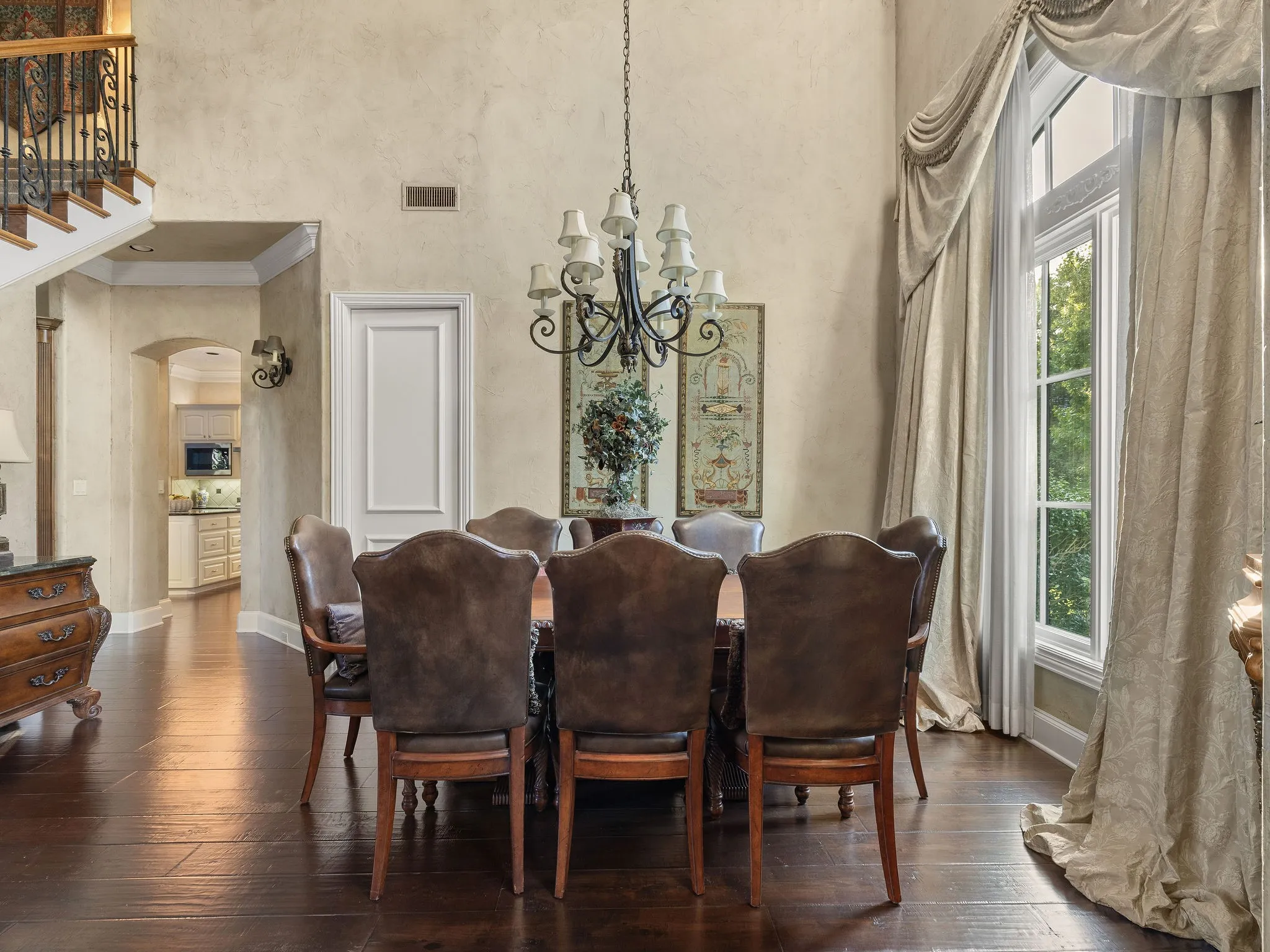 Single Family Residence For Sale in Tarrant County , 2125 Bradford Park, Fort Worth, Texas 76107, 4 Bedroom, 6 Bathroom, 3 Garage spaces, 4,072 Sqft, built in 1998, mls#21408519, Real Estate Agent in Fort Worth, Homes For Sale in Tarrant county, Homes For Sale in Fort Worth, Realtor in Fort Worth Texas, Real Estate Brokerage Independent Realty Texas, Luminita Cordes Realtor