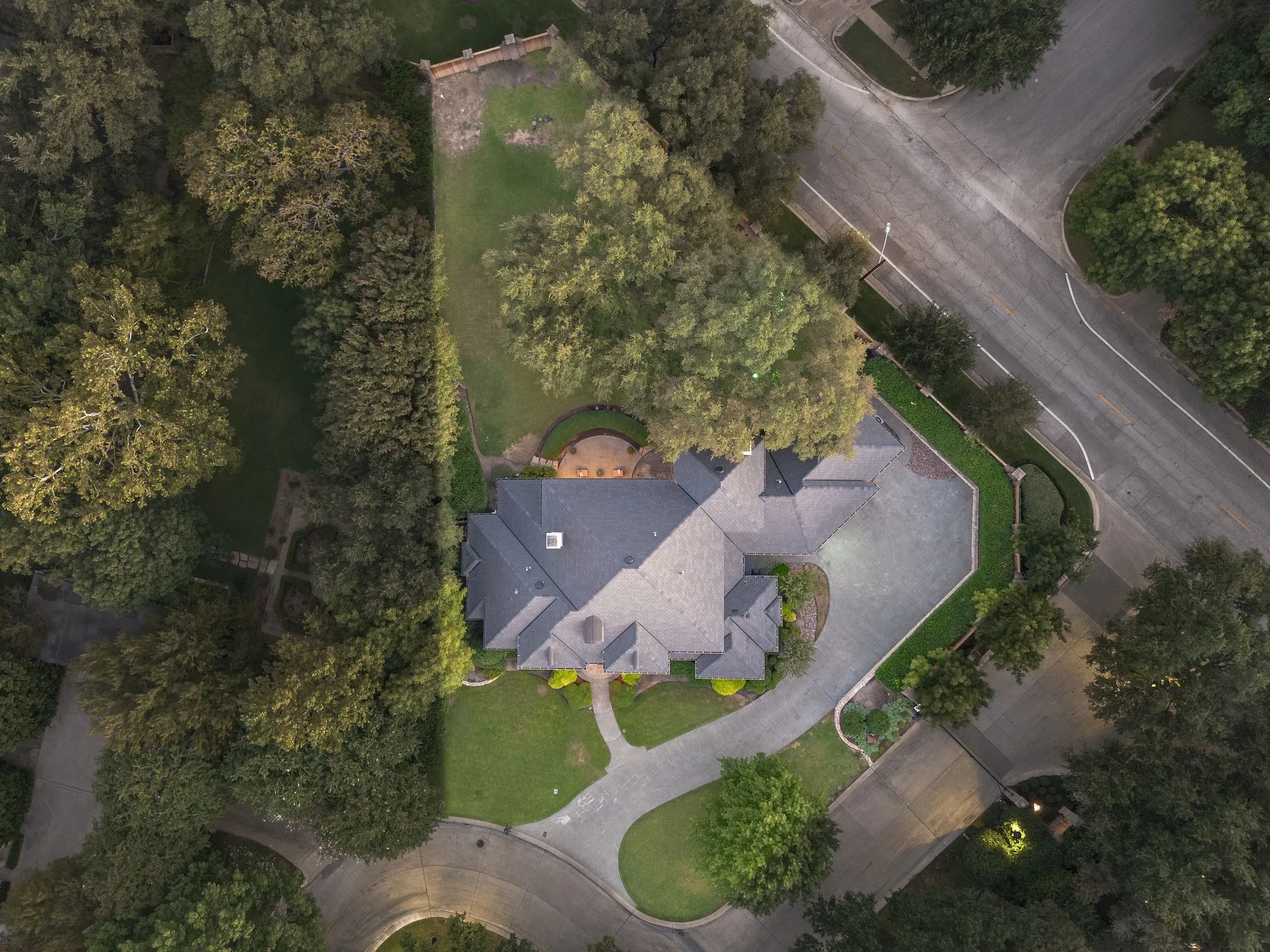 Single Family Residence For Sale in Tarrant County , 2125 Bradford Park, Fort Worth, Texas 76107, 4 Bedroom, 6 Bathroom, 3 Garage spaces, 4,072 Sqft, built in 1998, mls#21408519, Real Estate Agent in Fort Worth, Homes For Sale in Tarrant county, Homes For Sale in Fort Worth, Realtor in Fort Worth Texas, Real Estate Brokerage Independent Realty Texas, Luminita Cordes Realtor