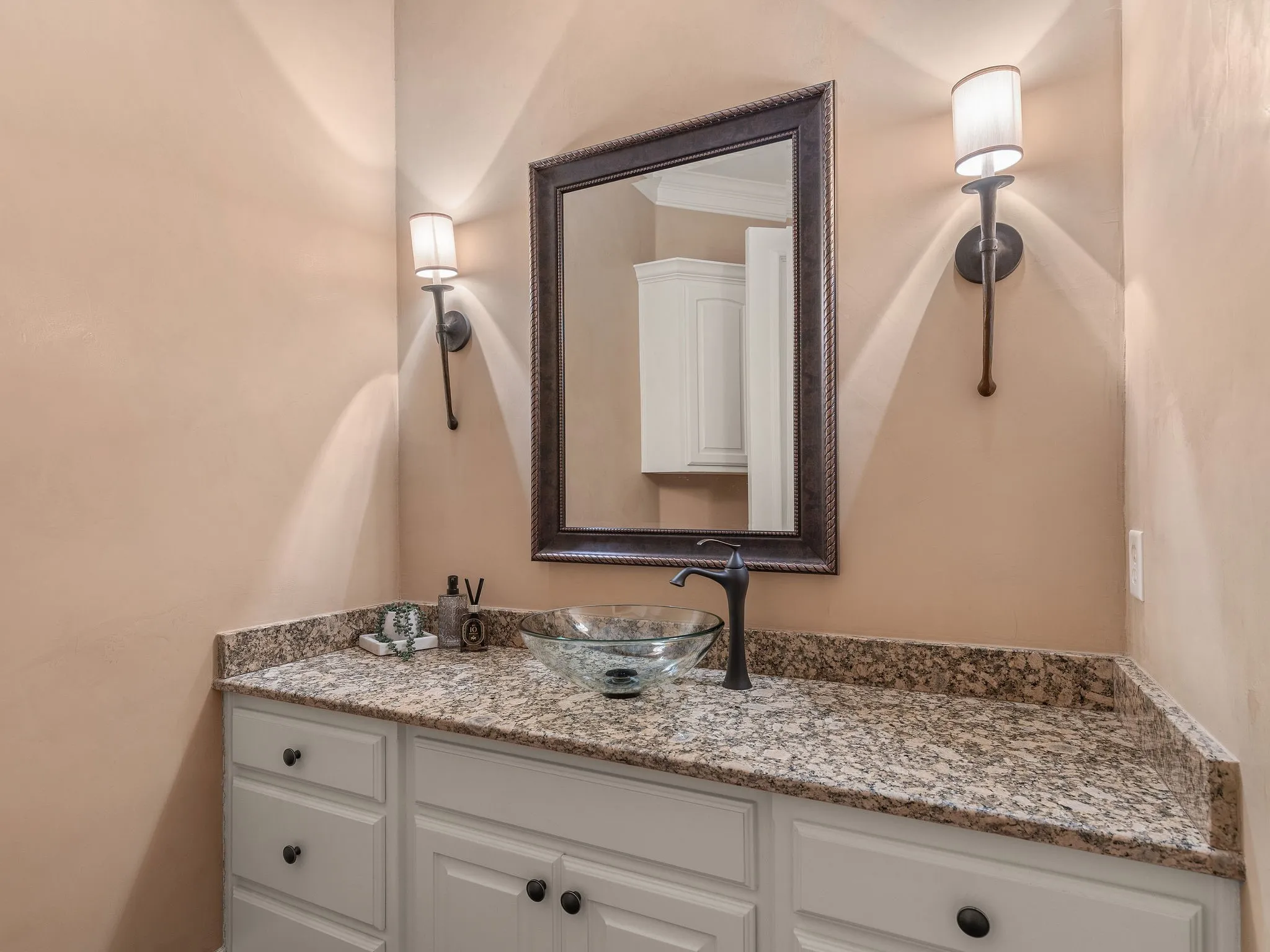 Single Family Residence For Sale in Tarrant County , 2125 Bradford Park, Fort Worth, Texas 76107, 4 Bedroom, 6 Bathroom, 3 Garage spaces, 4,072 Sqft, built in 1998, mls#21408519, Real Estate Agent in Fort Worth, Homes For Sale in Tarrant county, Homes For Sale in Fort Worth, Realtor in Fort Worth Texas, Real Estate Brokerage Independent Realty Texas, Luminita Cordes Realtor
