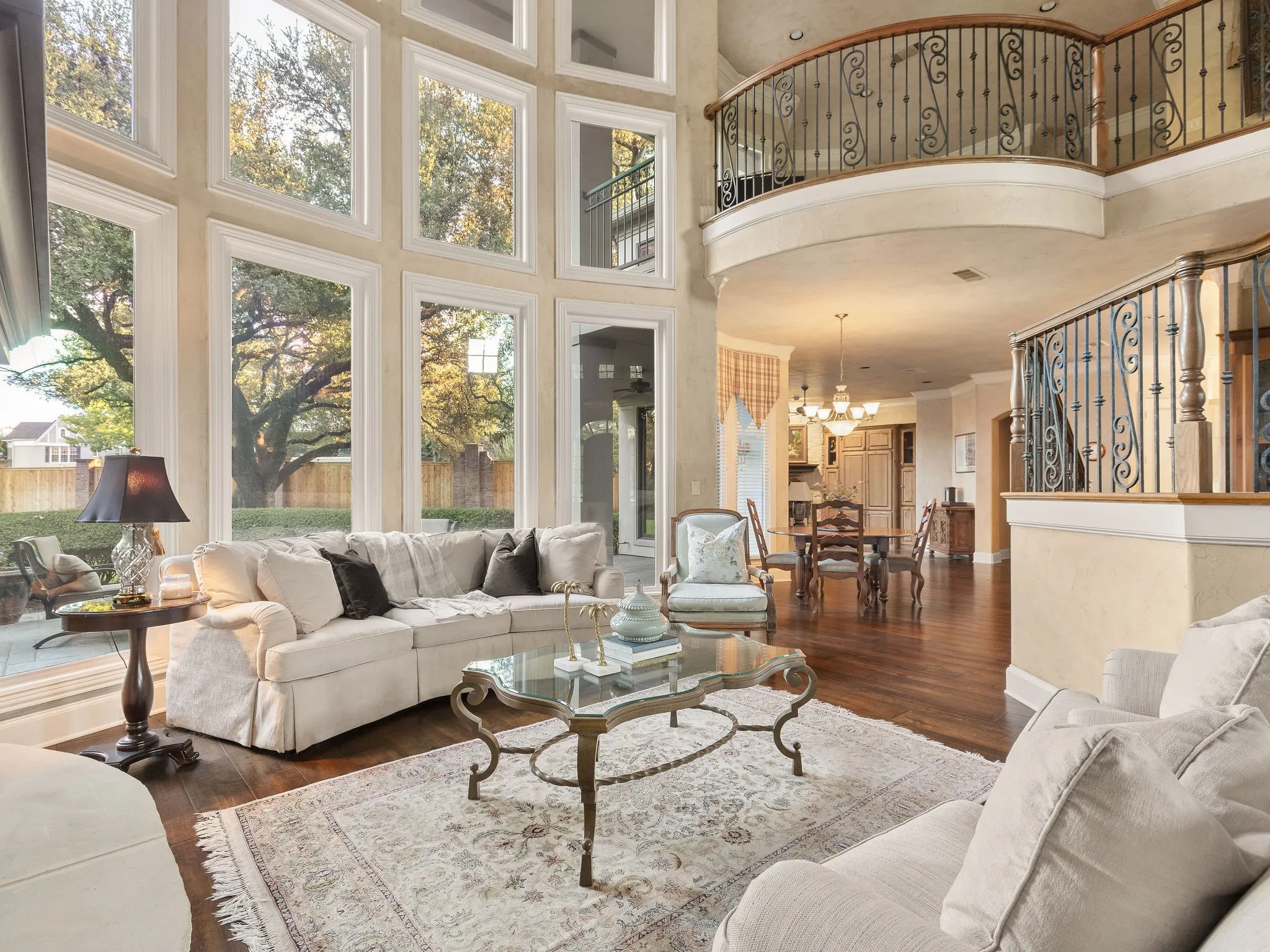 Single Family Residence For Sale in Tarrant County , 2125 Bradford Park, Fort Worth, Texas 76107, 4 Bedroom, 6 Bathroom, 3 Garage spaces, 4,072 Sqft, built in 1998, mls#21408519, Real Estate Agent in Fort Worth, Homes For Sale in Tarrant county, Homes For Sale in Fort Worth, Realtor in Fort Worth Texas, Real Estate Brokerage Independent Realty Texas, Luminita Cordes Realtor