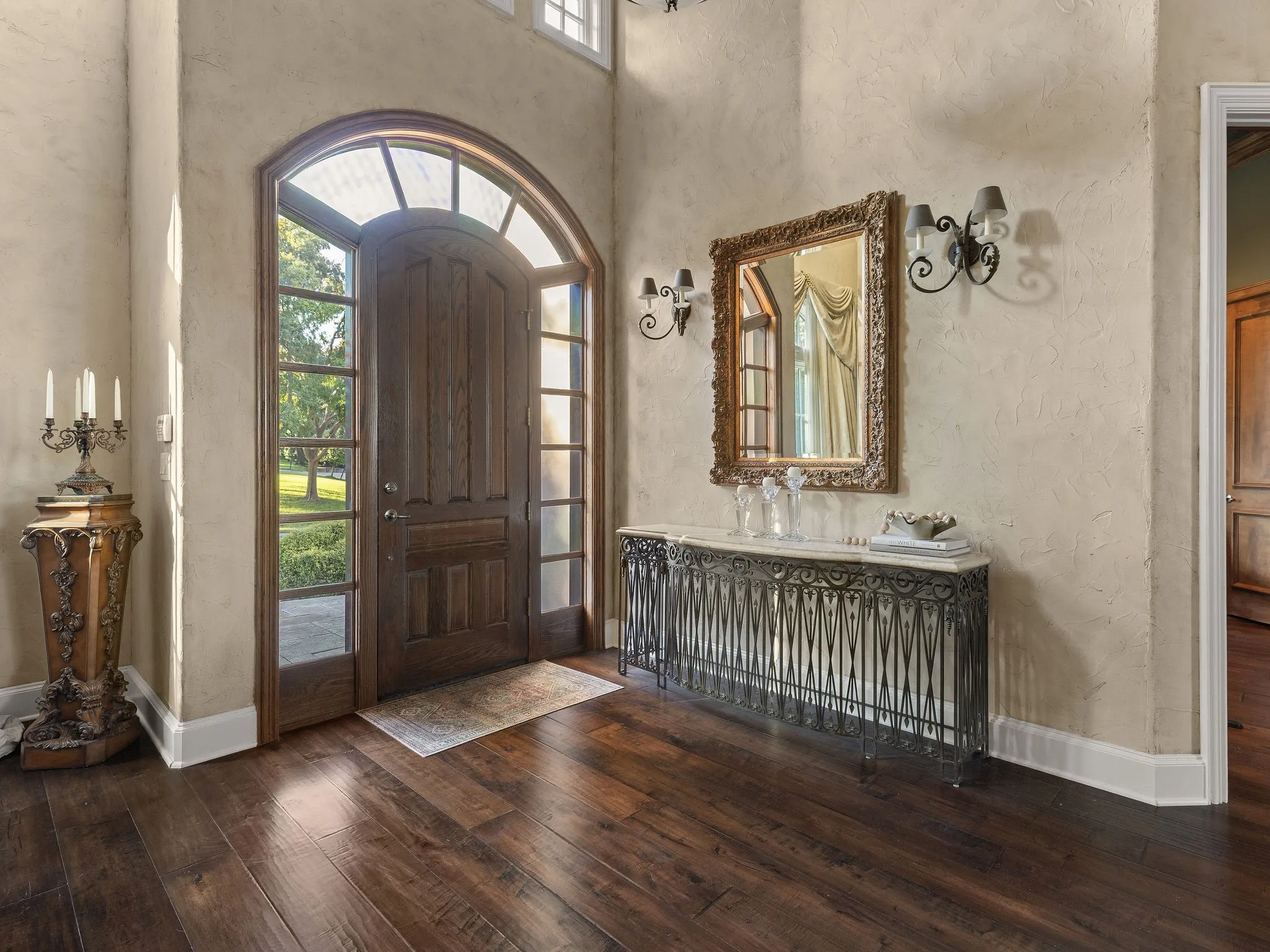 Single Family Residence For Sale in Tarrant County , 2125 Bradford Park, Fort Worth, Texas 76107, 4 Bedroom, 6 Bathroom, 3 Garage spaces, 4,072 Sqft, built in 1998, mls#21408519, Real Estate Agent in Fort Worth, Homes For Sale in Tarrant county, Homes For Sale in Fort Worth, Realtor in Fort Worth Texas, Real Estate Brokerage Independent Realty Texas, Luminita Cordes Realtor