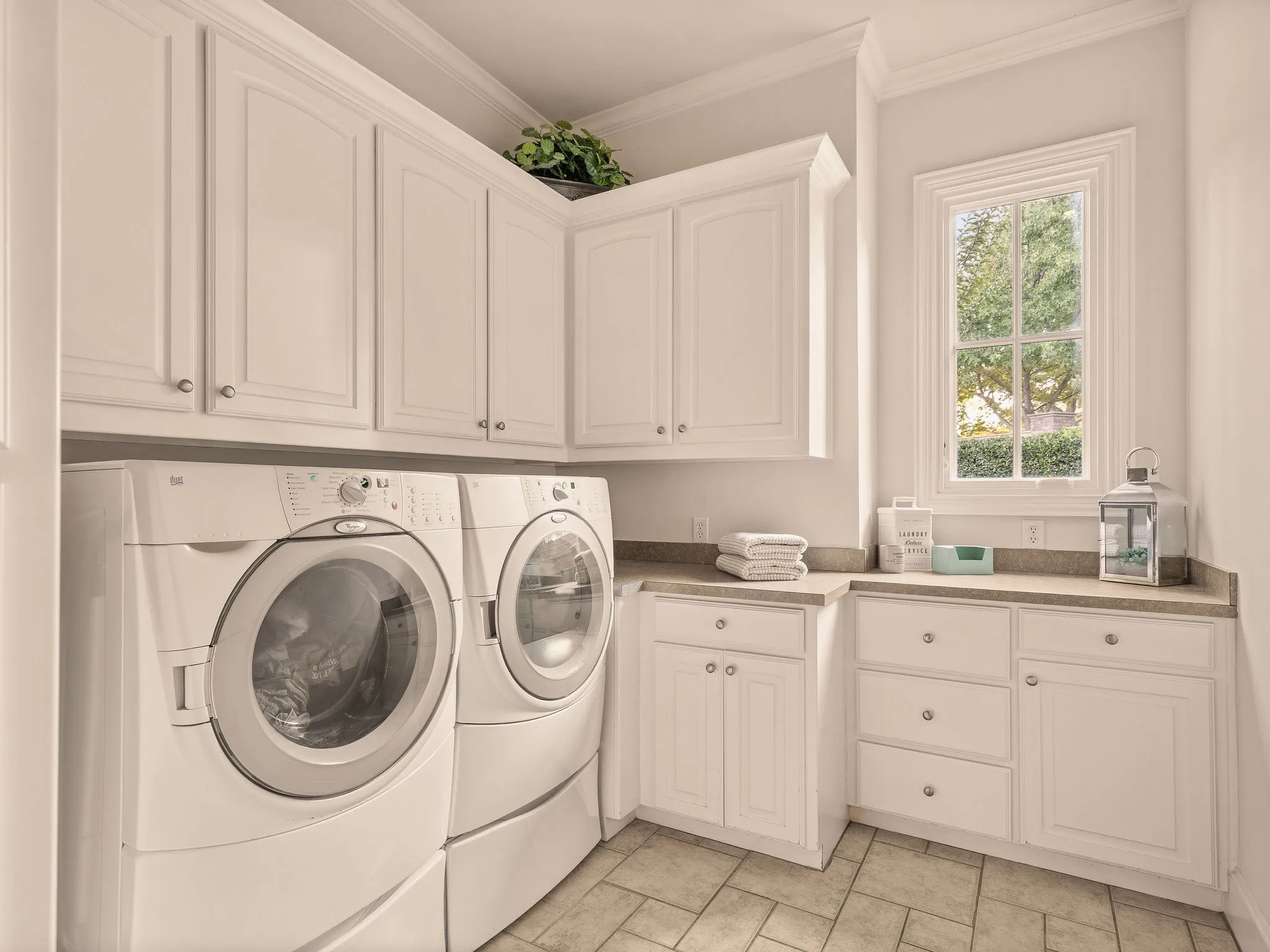 Single Family Residence For Sale in Tarrant County , 2125 Bradford Park, Fort Worth, Texas 76107, 4 Bedroom, 6 Bathroom, 3 Garage spaces, 4,072 Sqft, built in 1998, mls#21408519, Real Estate Agent in Fort Worth, Homes For Sale in Tarrant county, Homes For Sale in Fort Worth, Realtor in Fort Worth Texas, Real Estate Brokerage Independent Realty Texas, Luminita Cordes Realtor