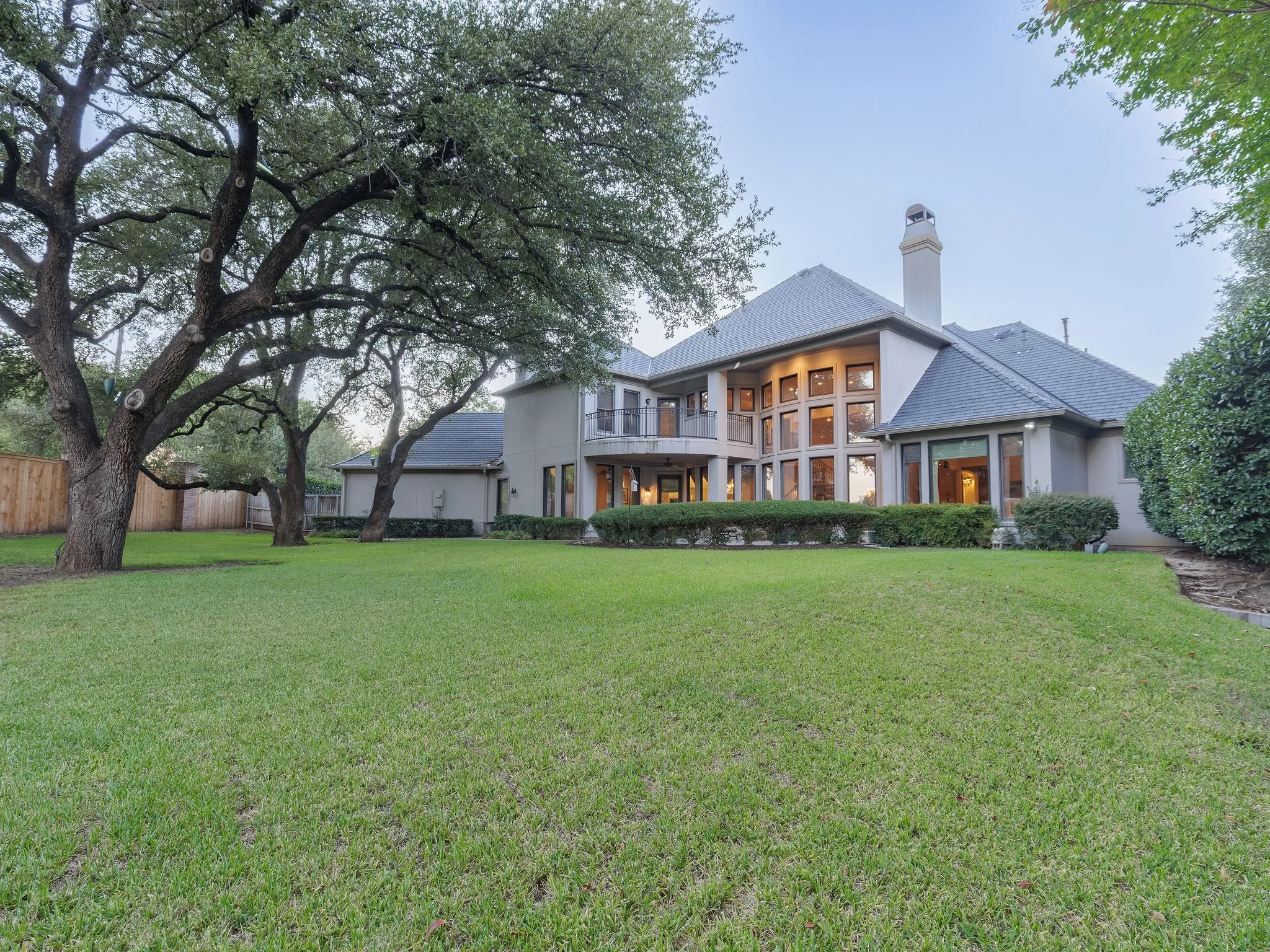 Single Family Residence For Sale in Tarrant County , 2125 Bradford Park, Fort Worth, Texas 76107, 4 Bedroom, 6 Bathroom, 3 Garage spaces, 4,072 Sqft, built in 1998, mls#21408519, Real Estate Agent in Fort Worth, Homes For Sale in Tarrant county, Homes For Sale in Fort Worth, Realtor in Fort Worth Texas, Real Estate Brokerage Independent Realty Texas, Luminita Cordes Realtor